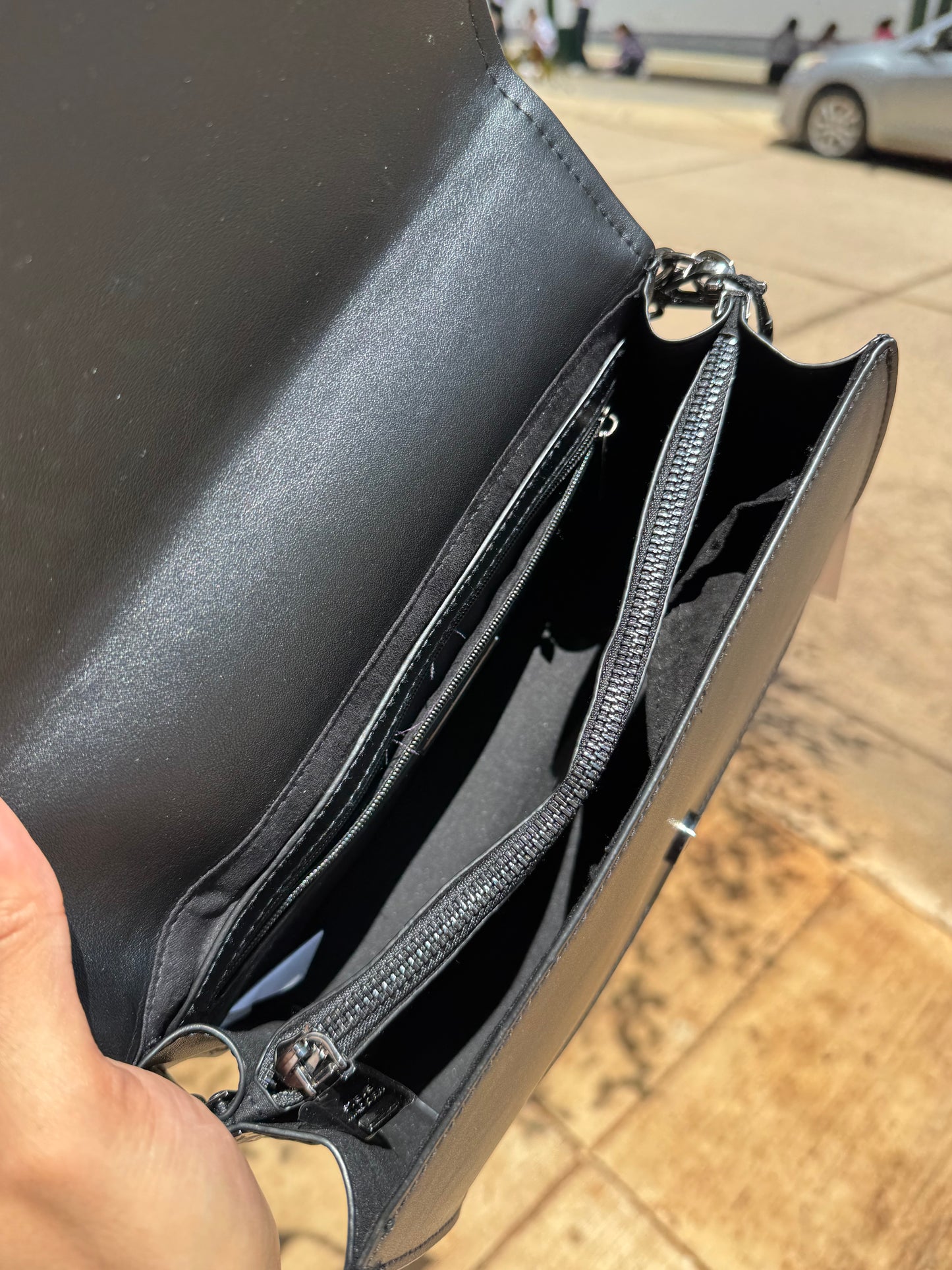 Shoulder Bag Steve Madden Negra con charms