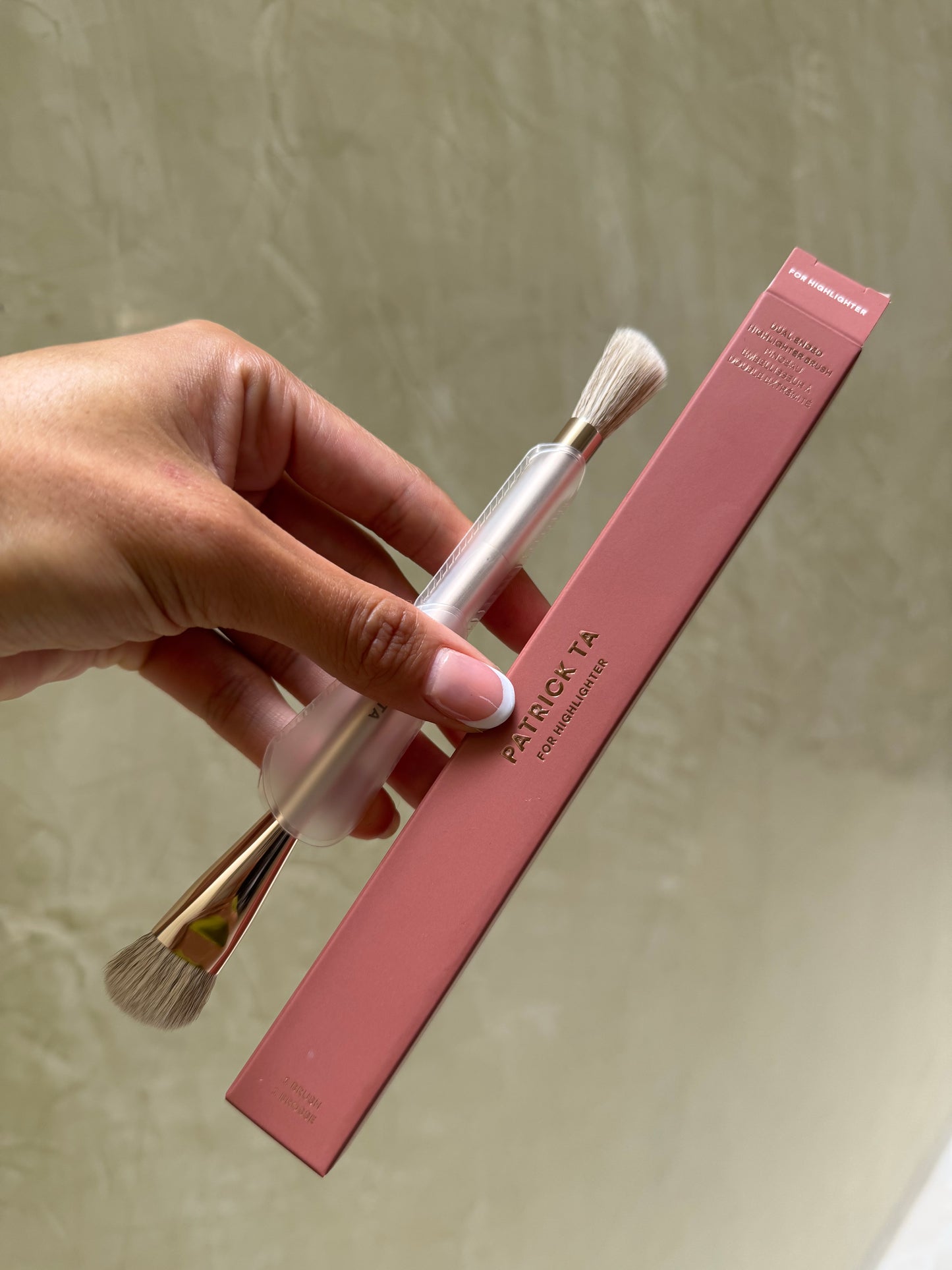 PATRICK TA Dual Ended Highlighter Brush