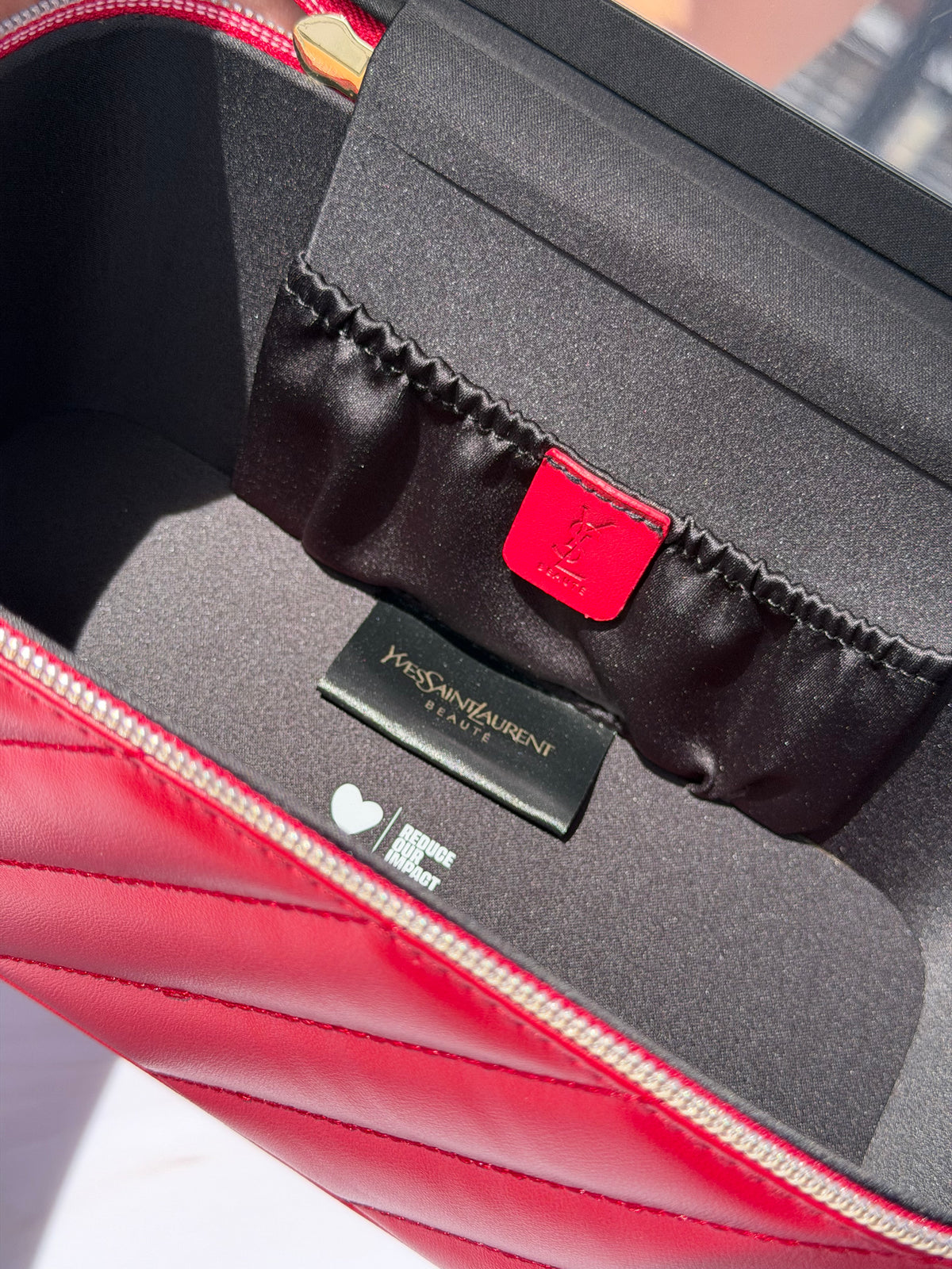 Makeup Bag YSL roja cosmetiquera