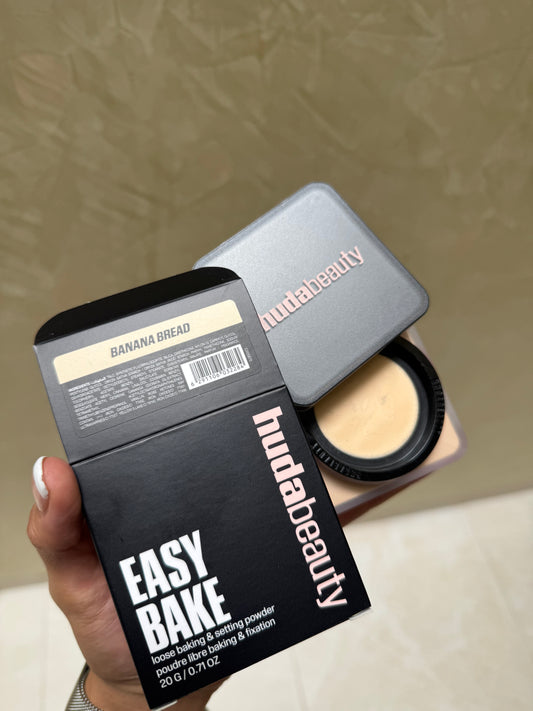HUDA BEAUTY 
Easy Bake Blurring Loose Baking & Setting Powder Tono- Banana Bread