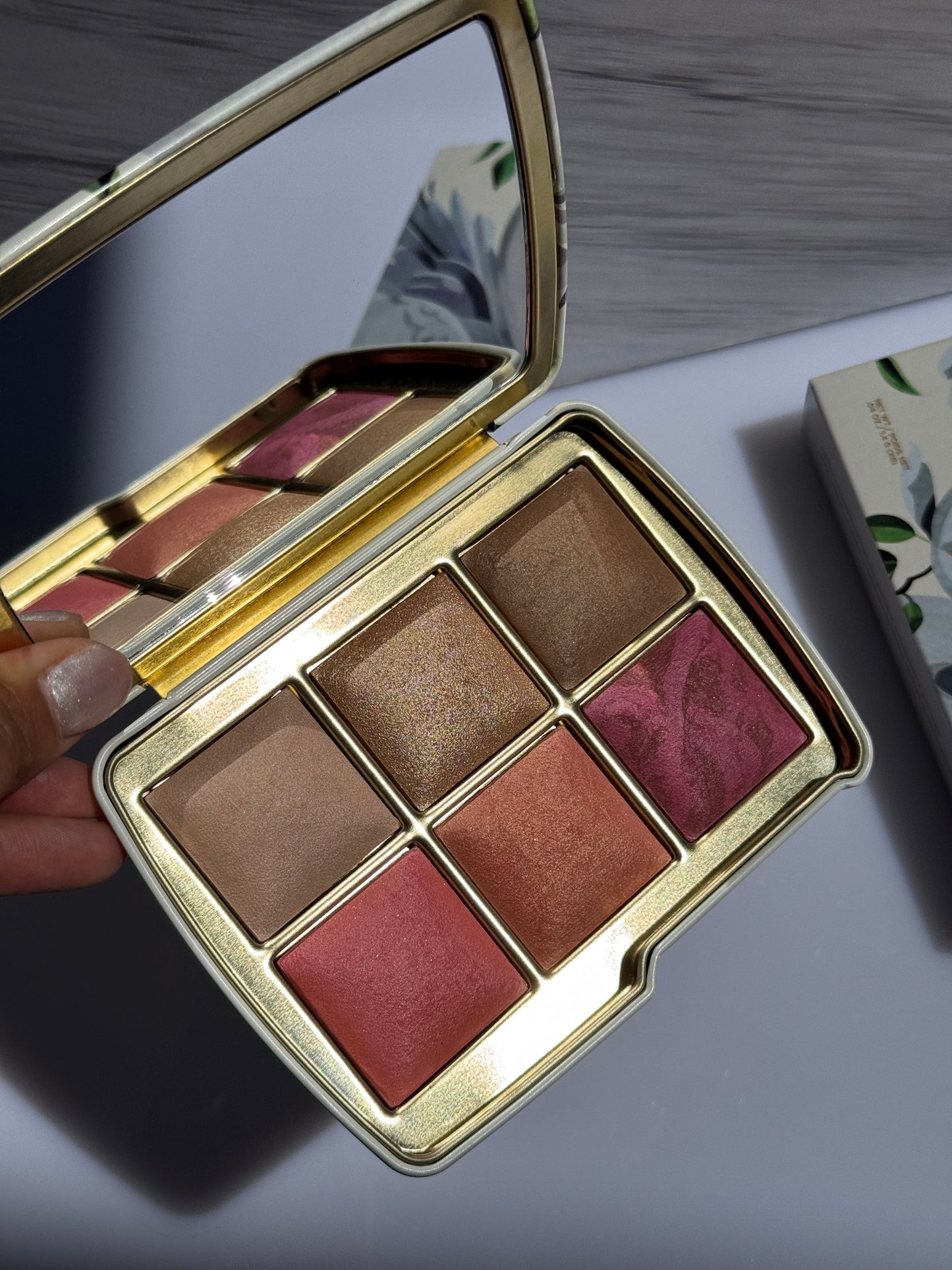 Hourglass Ambient Lighting Edit Unlocked SWAN Palette