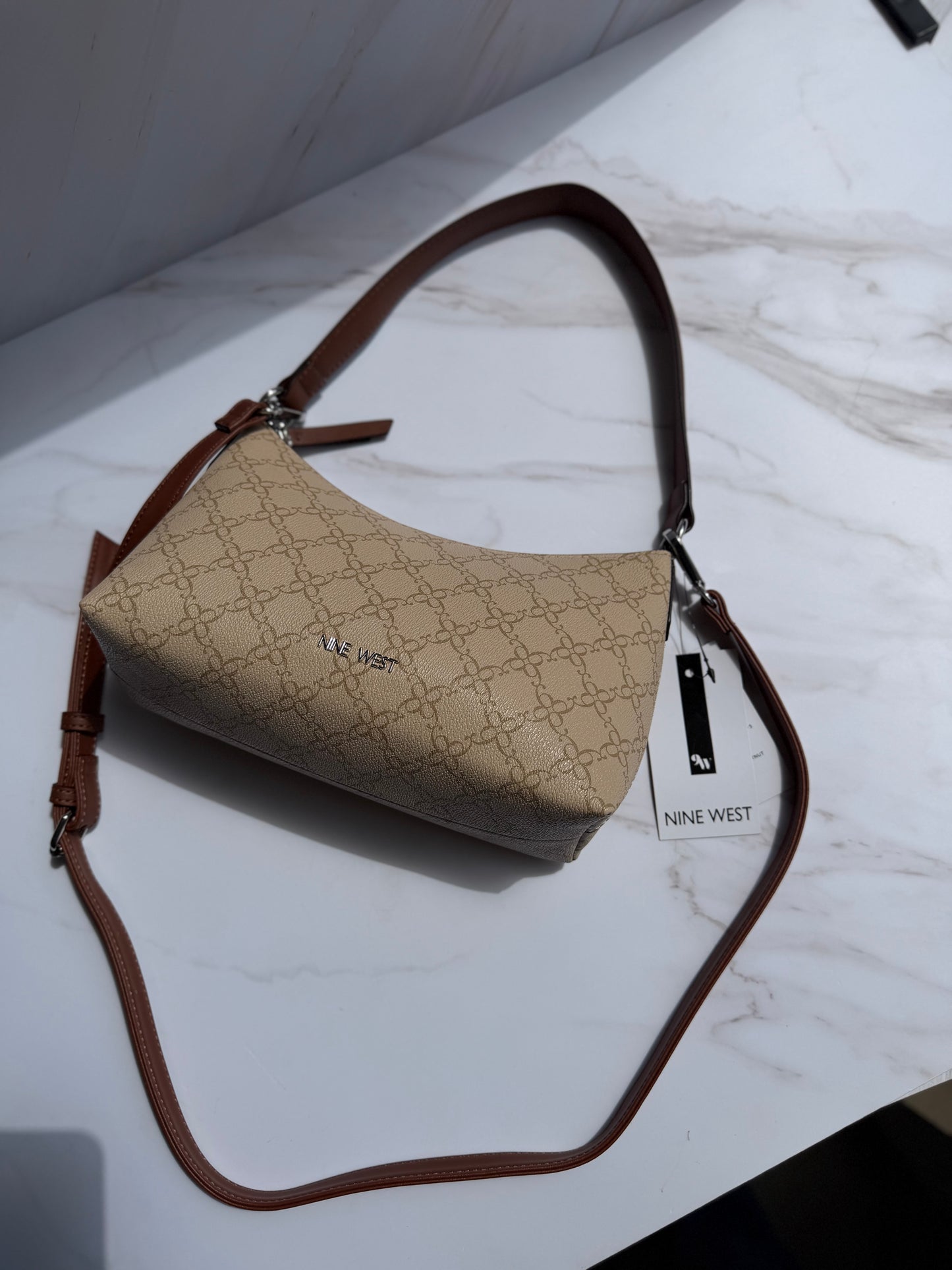 Crossbody NINE WEST-Color Crema con estampado y doble strap