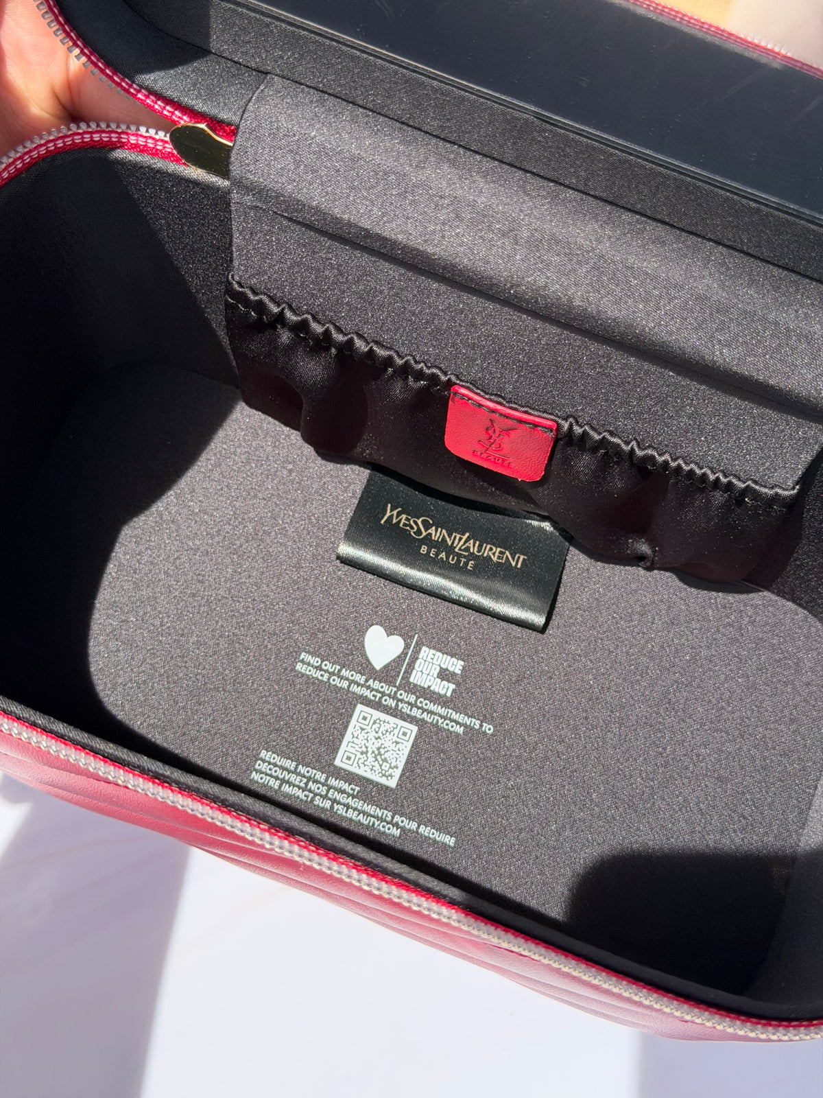 Makeup Bag YSL roja cosmetiquera