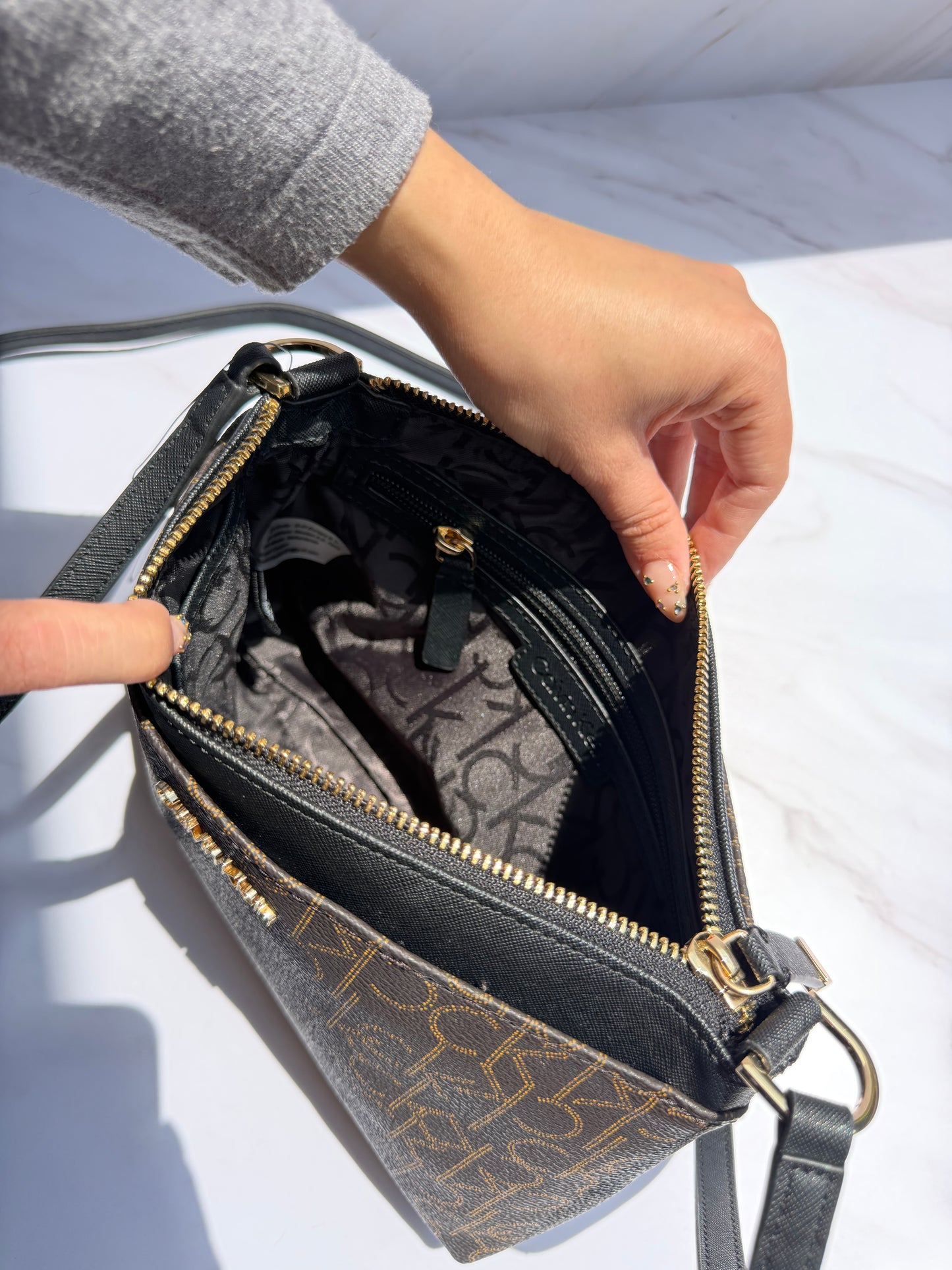 Crossbody Calvin Klein- Negra con Café