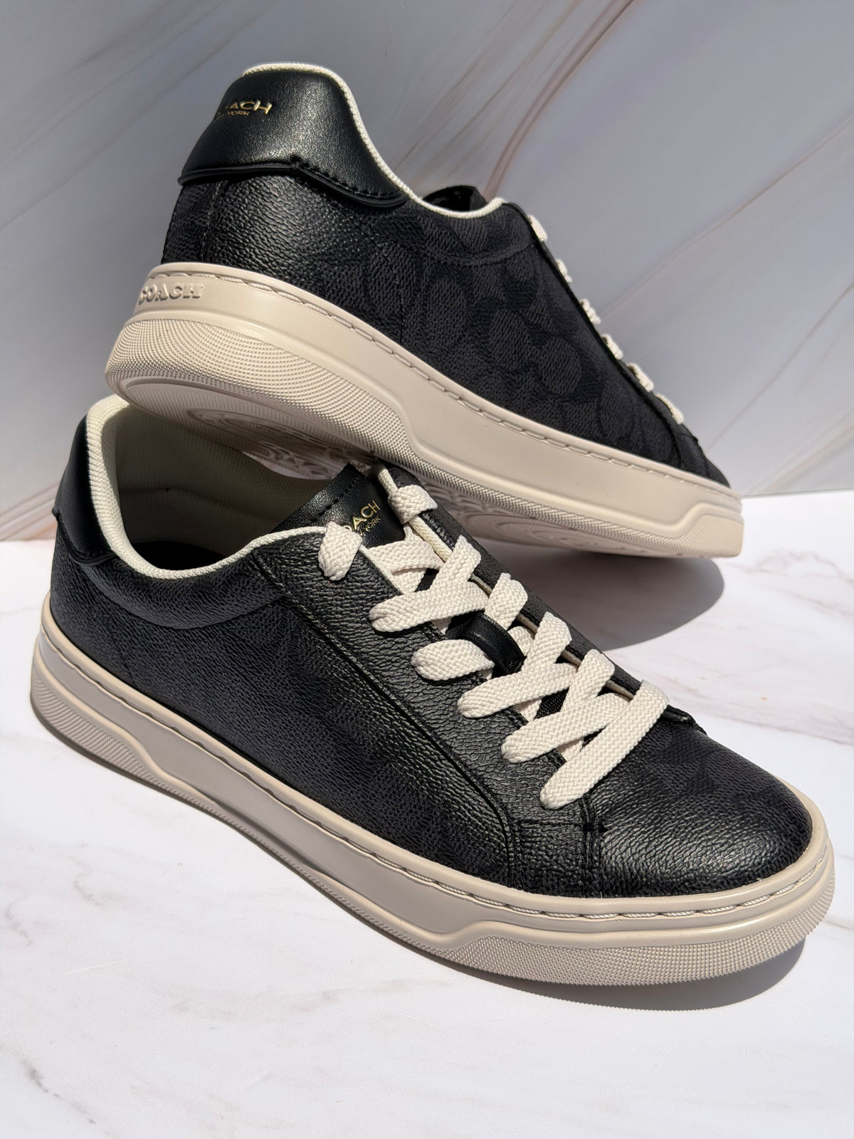 Tenis COACH talla 24mx negros con logo
