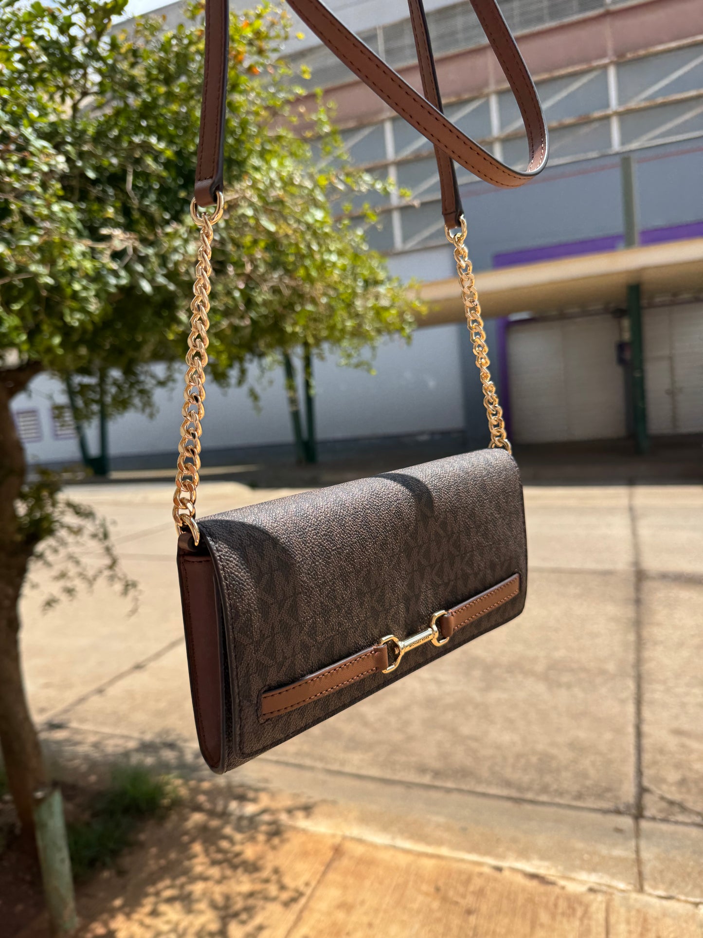 MICHAEL KORS OUTLET Carson Large Signature Logo Convertible Crossbody Bag CAFE