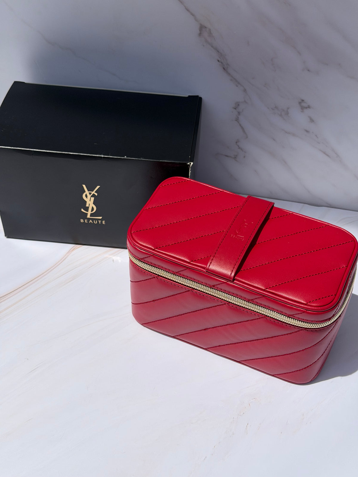Makeup Bag YSL roja cosmetiquera
