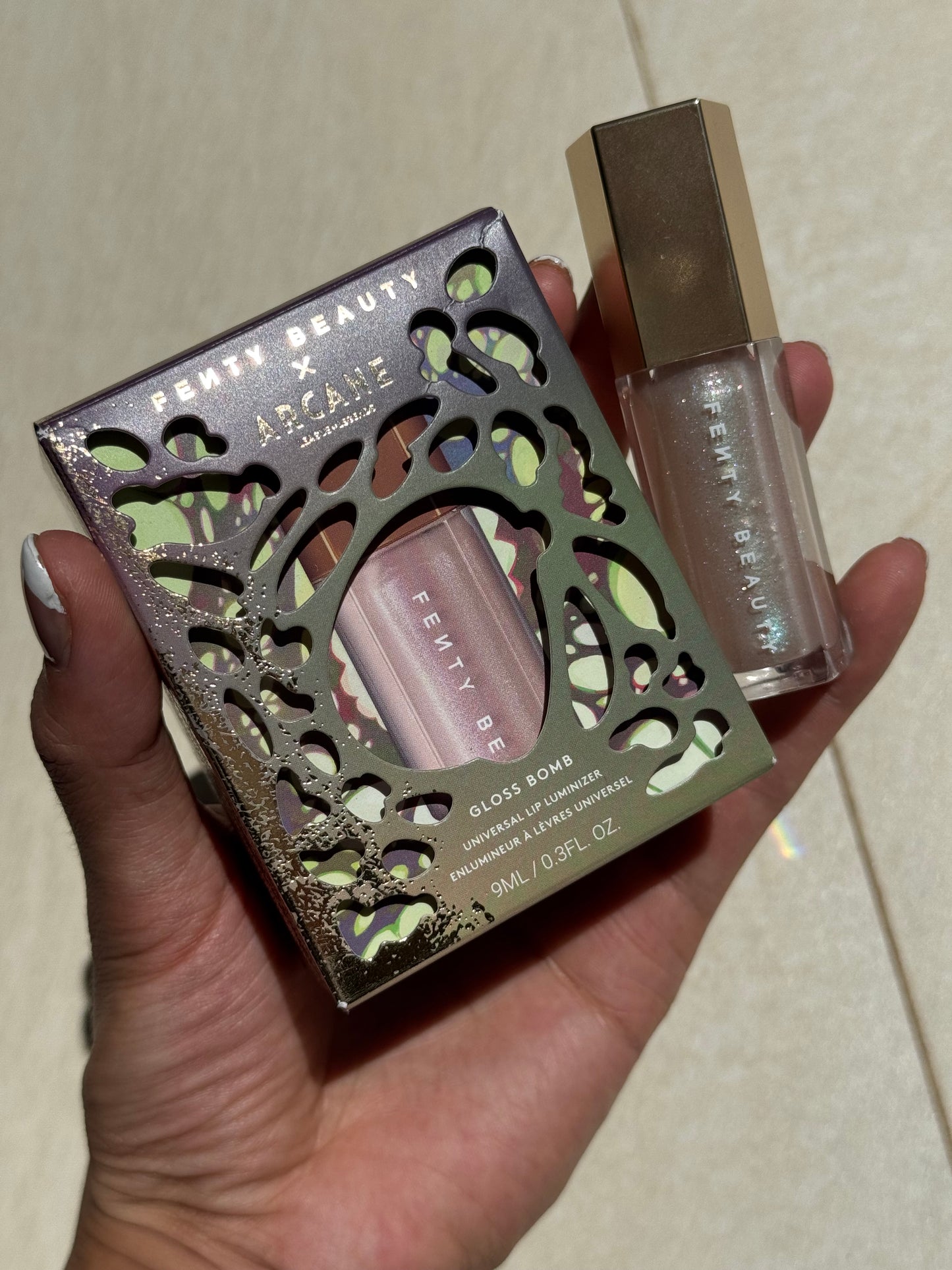 FENTY BEAUTY- Gloss Bomb Universal Lip Luminizer Tono: Morphic Melt