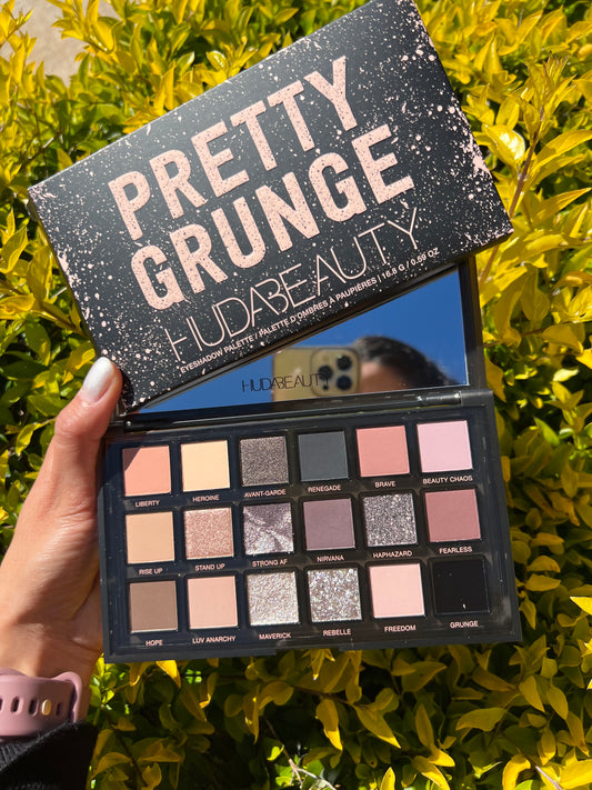 Pretty Grunge Eyeshadow Palette- HUDA BEAUTY