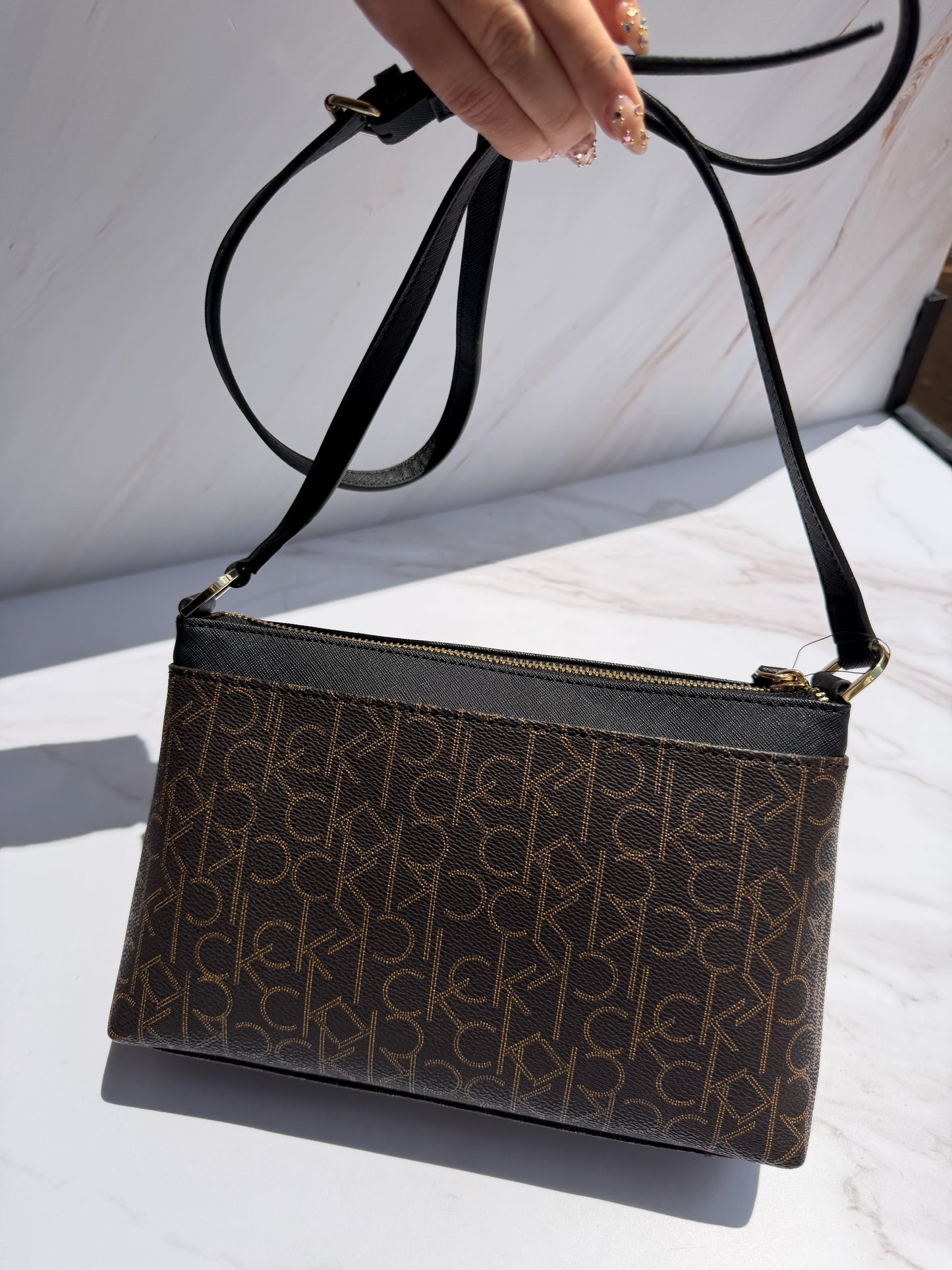 Crossbody Calvin Klein- Negra con Café
