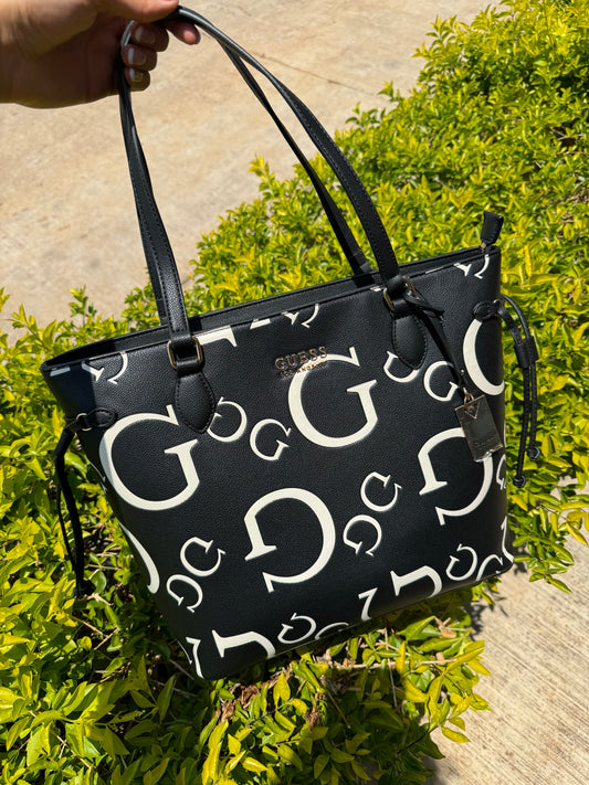 Shoulder Bag Guess Negra con logo Blanco