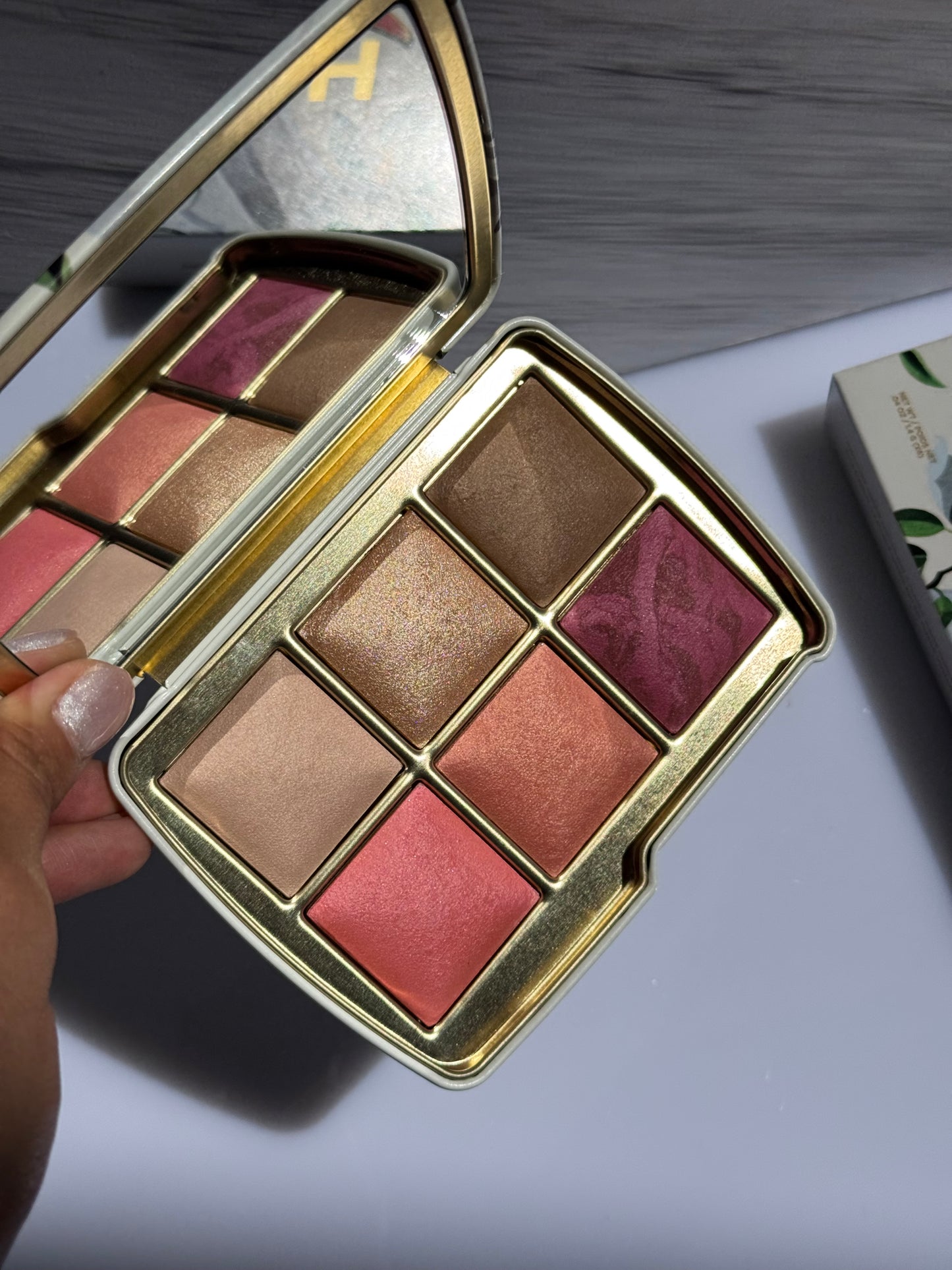 Hourglass Ambient Lighting Edit Unlocked SWAN Palette