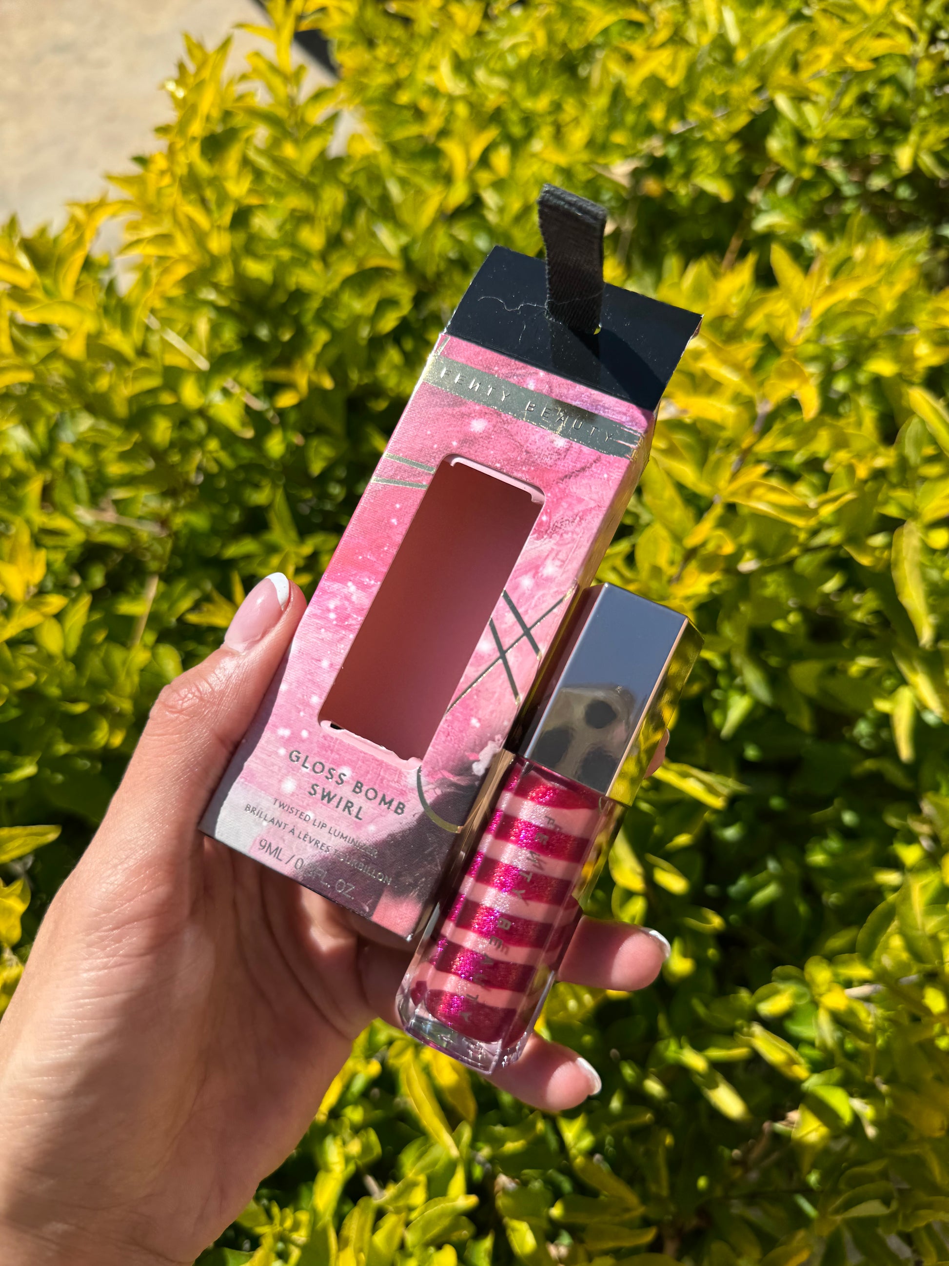 GLOSS BOMB SWIRL TWISTED LIP LUMINIZER- Fu$$y Fuchsia Fenty