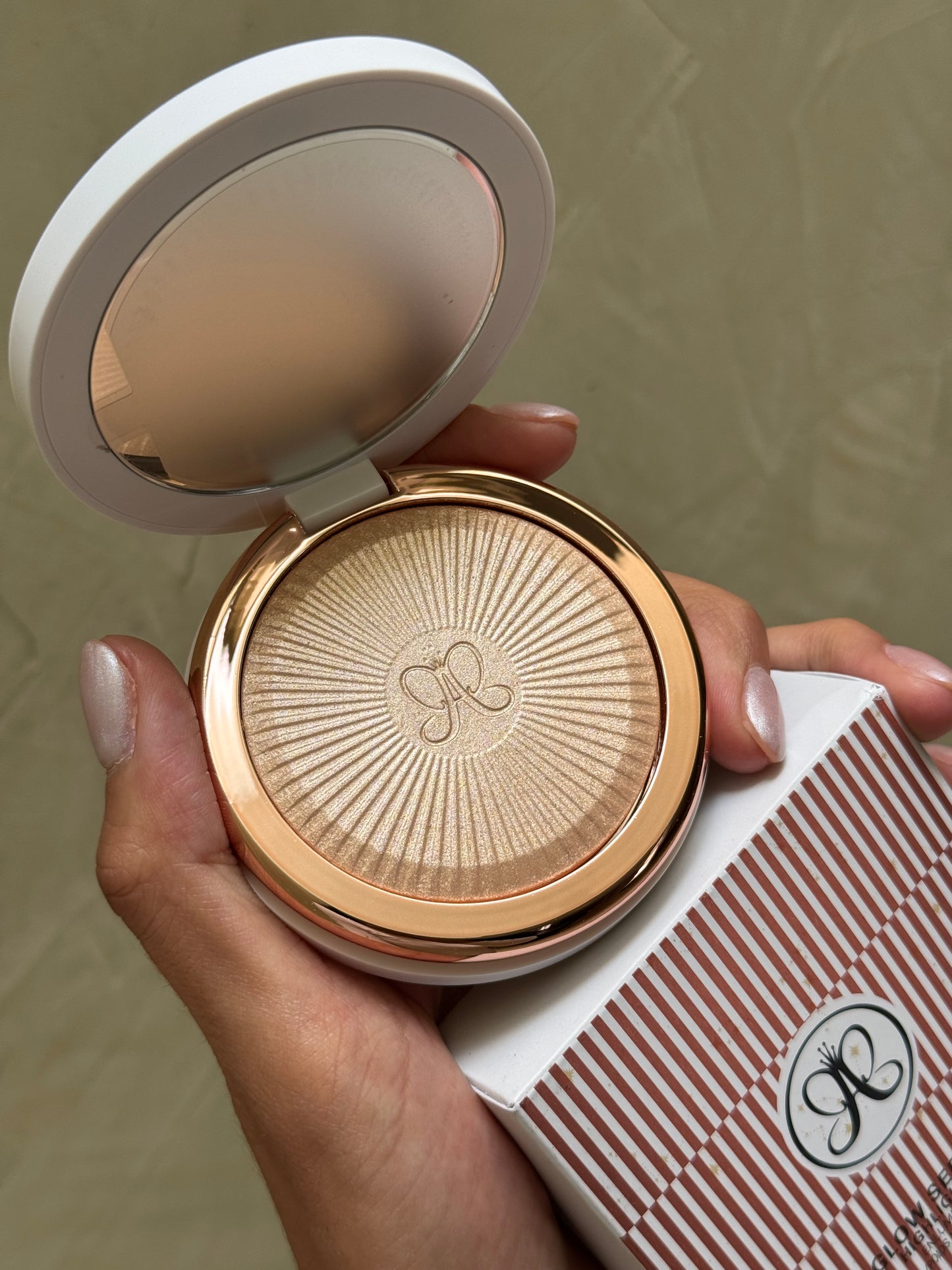 Anastasia Beverly Hills Glow Seeker Champagne Gold Powder Highlighter Tono- ETHEREAL