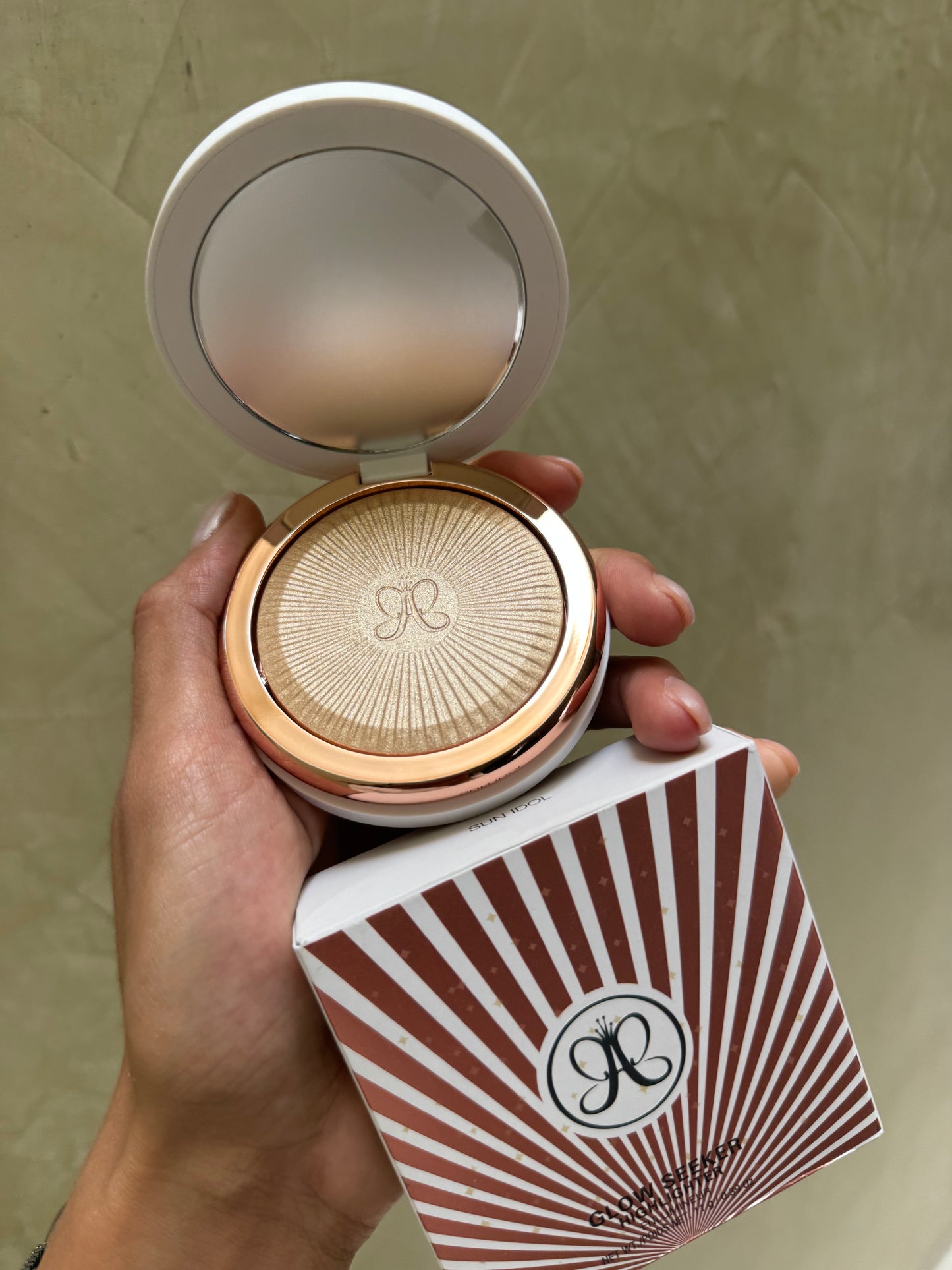 Anastasia Beverly Hills Glow Seeker Champagne Gold Powder Highlighter Tono- SUN IDOL