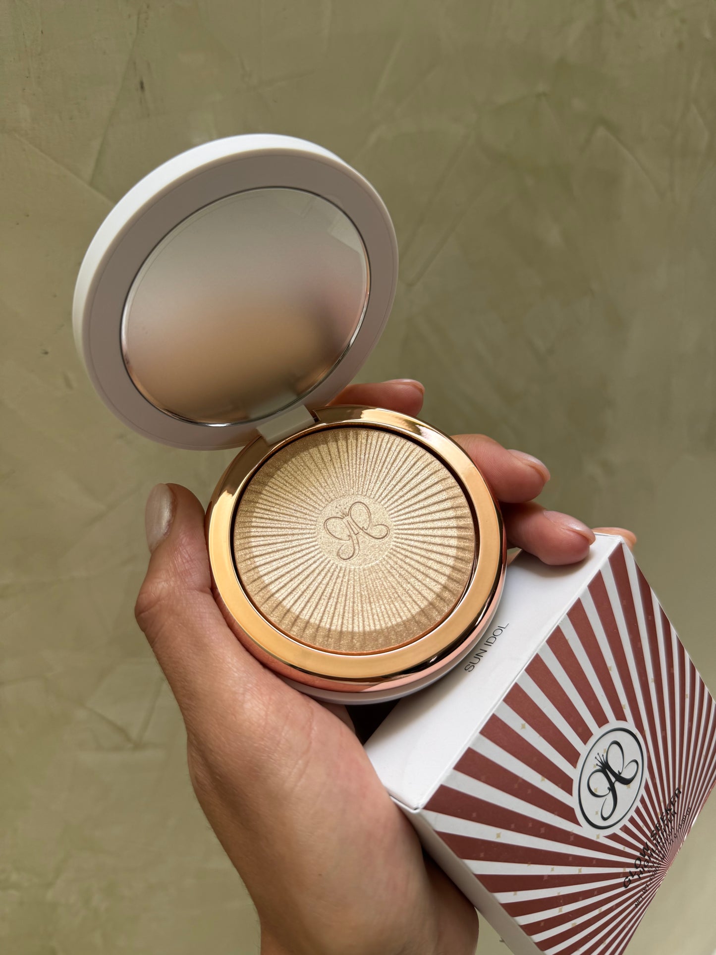 Anastasia Beverly Hills Glow Seeker Champagne Gold Powder Highlighter Tono- SUN IDOL