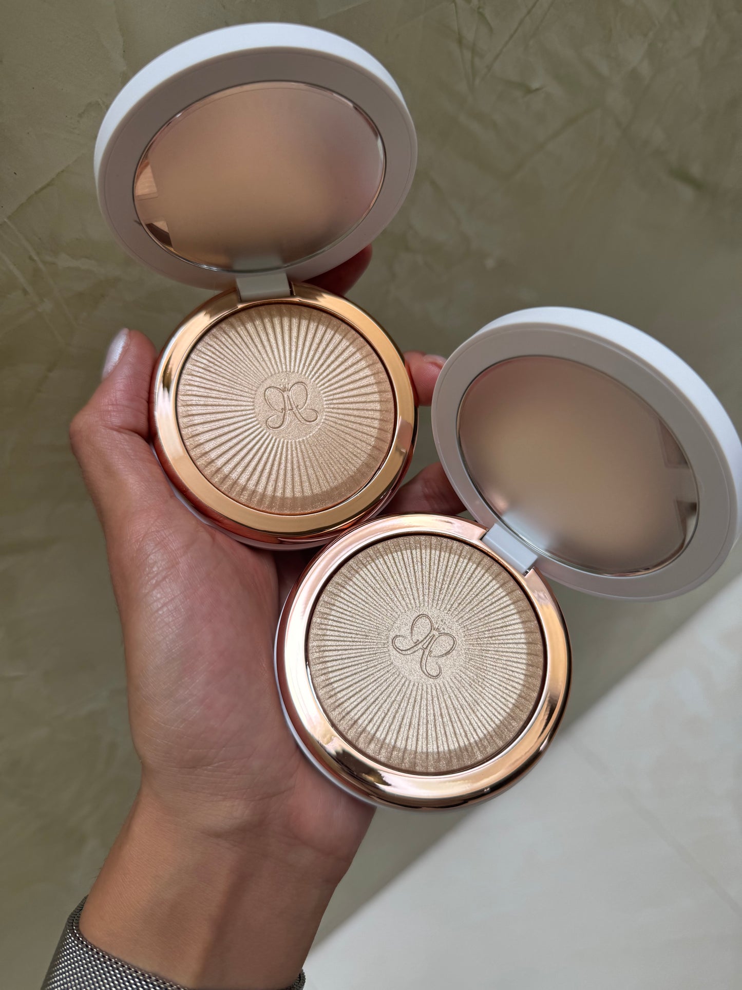 Anastasia Beverly Hills Glow Seeker Champagne Gold Powder Highlighter Tono- ETHEREAL