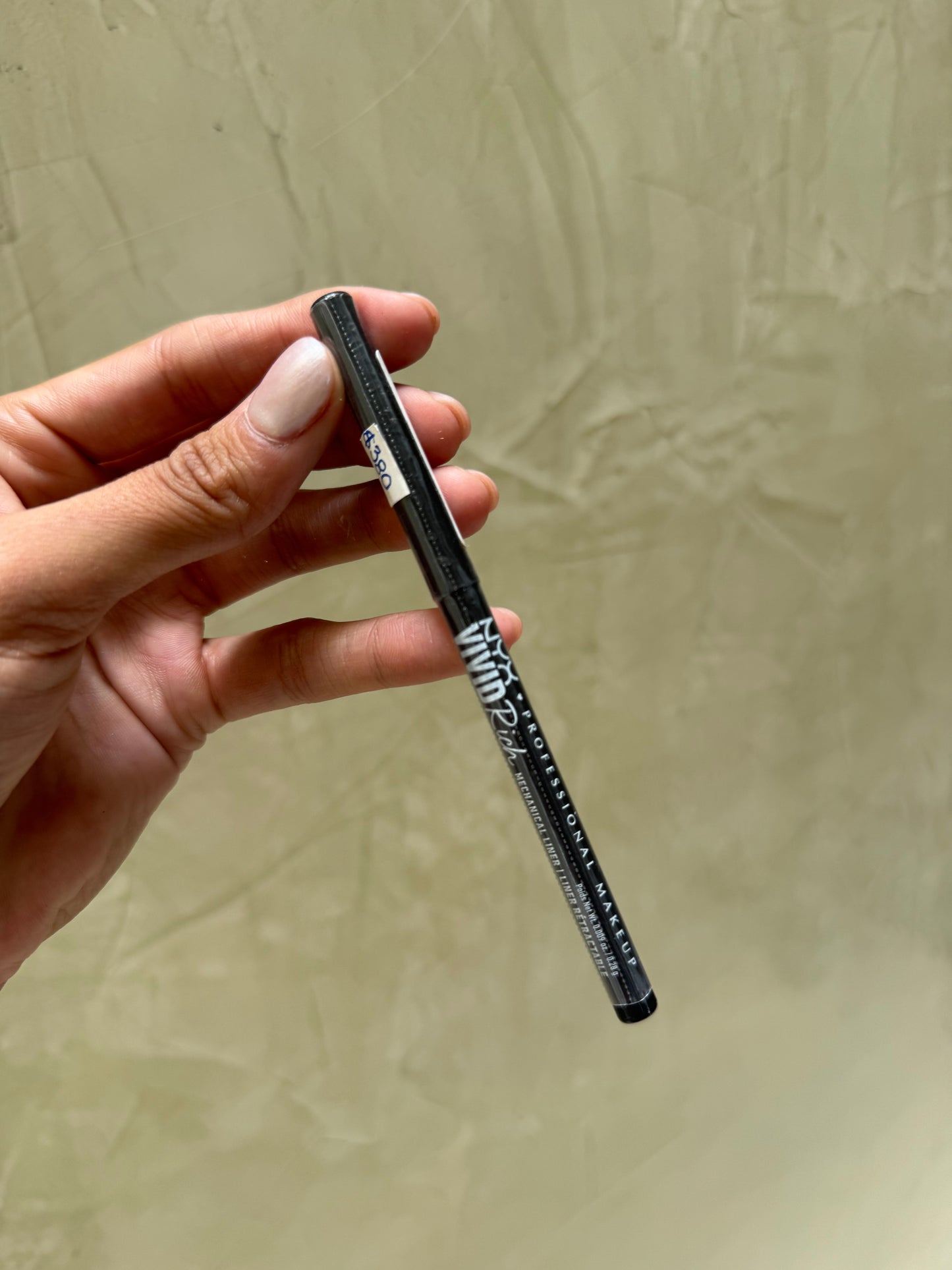 NYX Professional Makeup Retractable Vivid Rich Mechanical Eyeliner Pencil Tono- Always Onyx