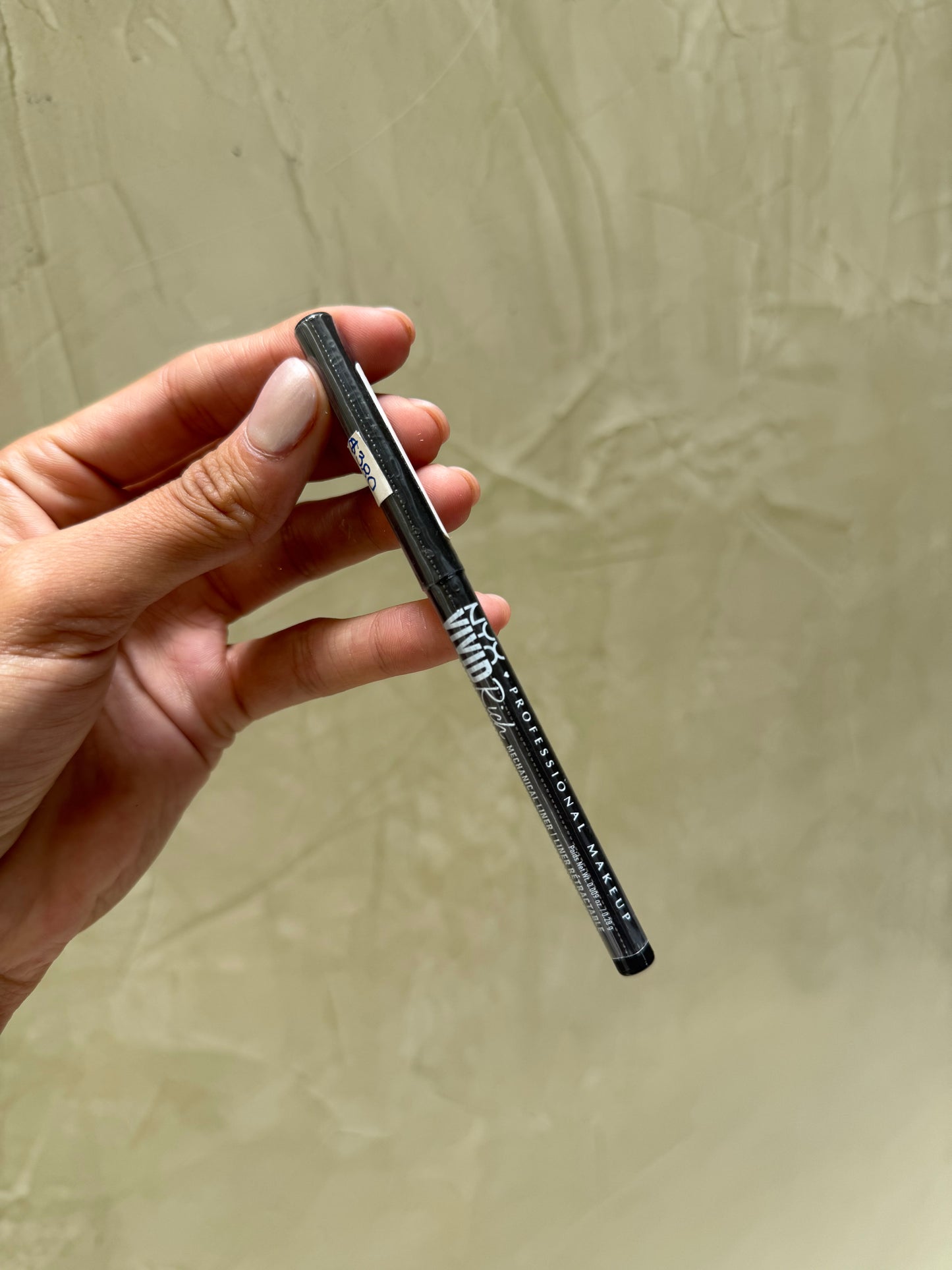 NYX Professional Makeup Retractable Vivid Rich Mechanical Eyeliner Pencil Tono- Always Onyx