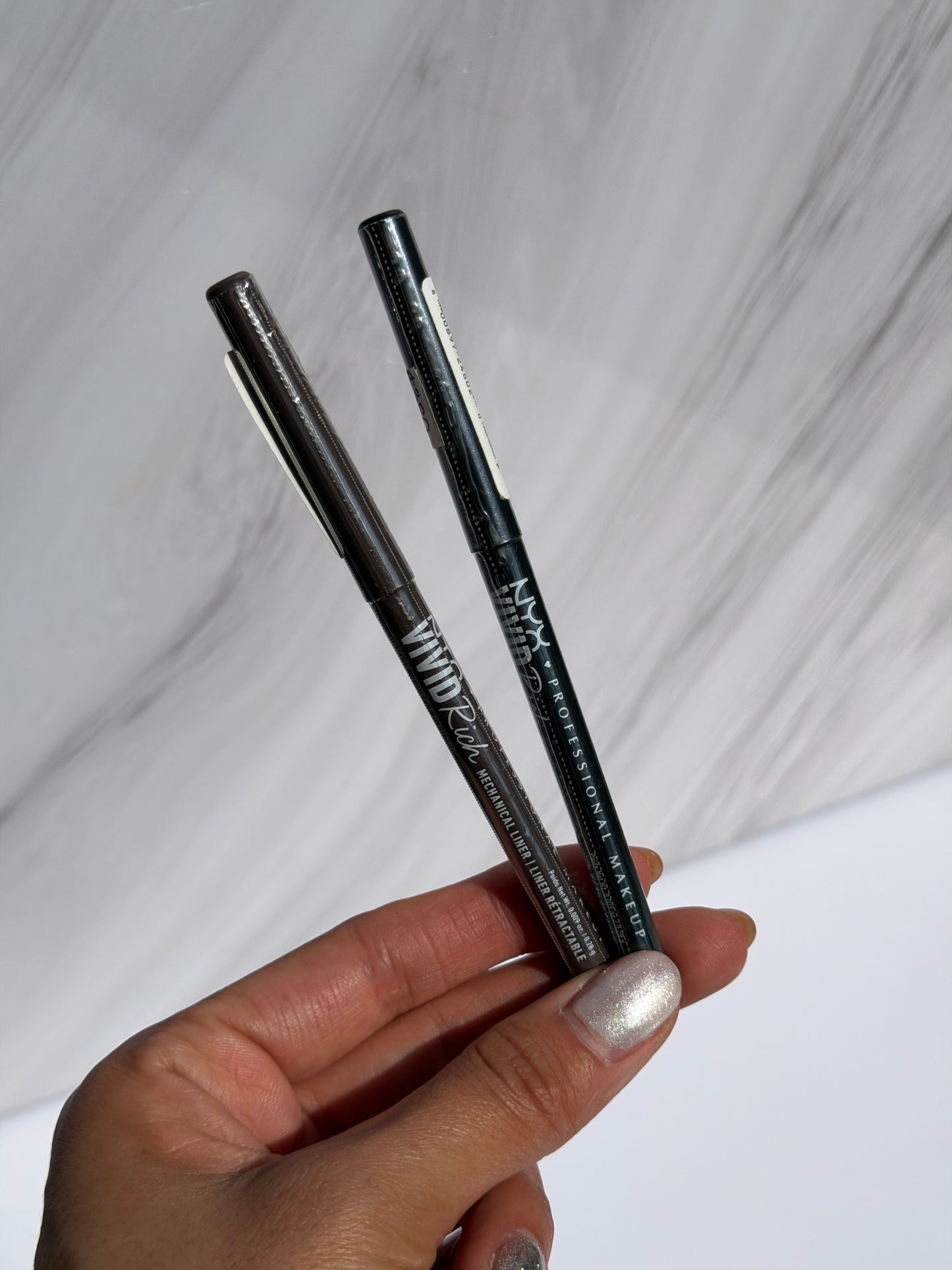 NYX Professional Makeup Retractable Vivid Rich Mechanical Eyeliner Pencil Tono- TRUFFLE DIAMOND