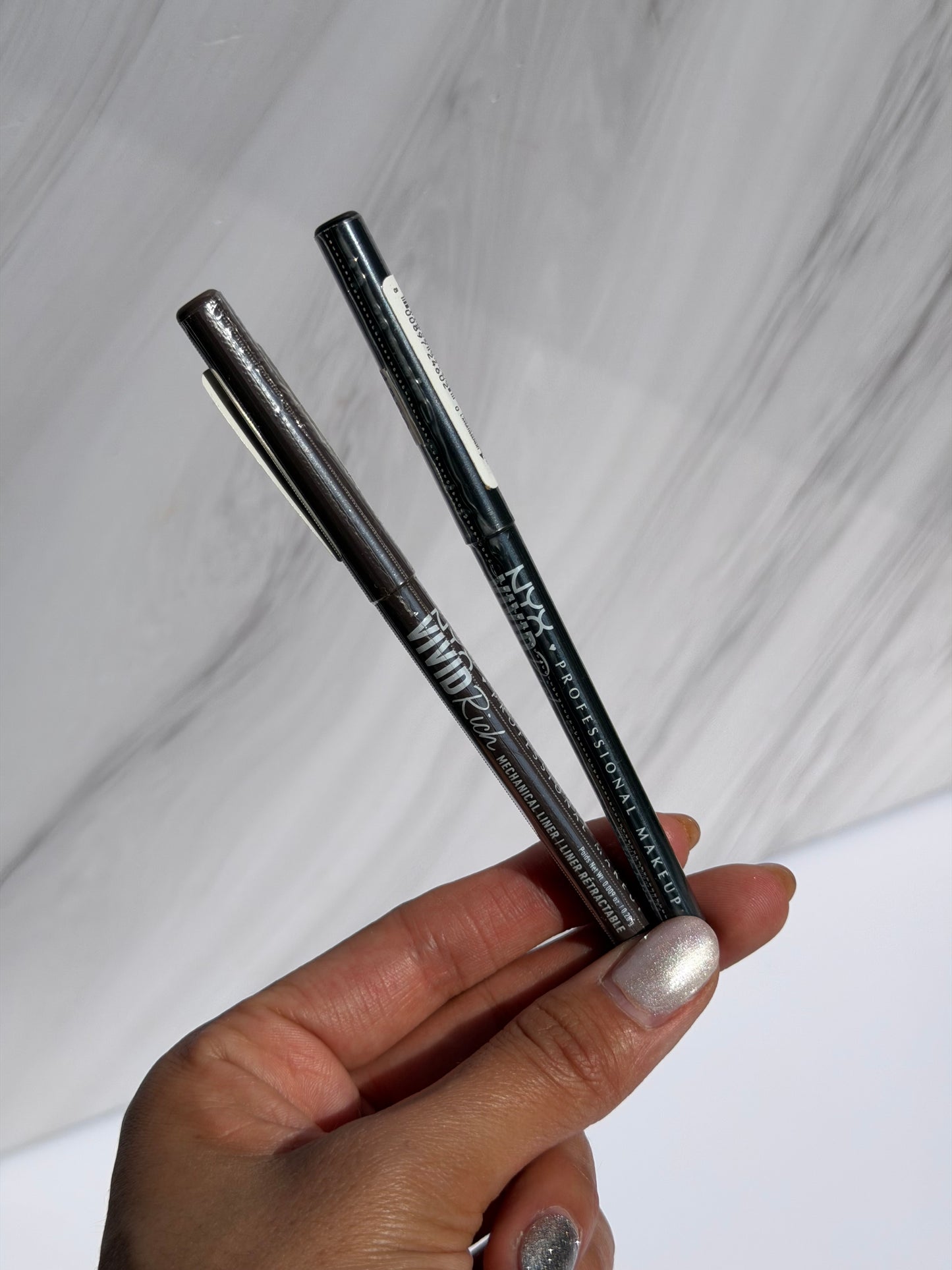 NYX Professional Makeup Retractable Vivid Rich Mechanical Eyeliner Pencil Tono- TRUFFLE DIAMOND
