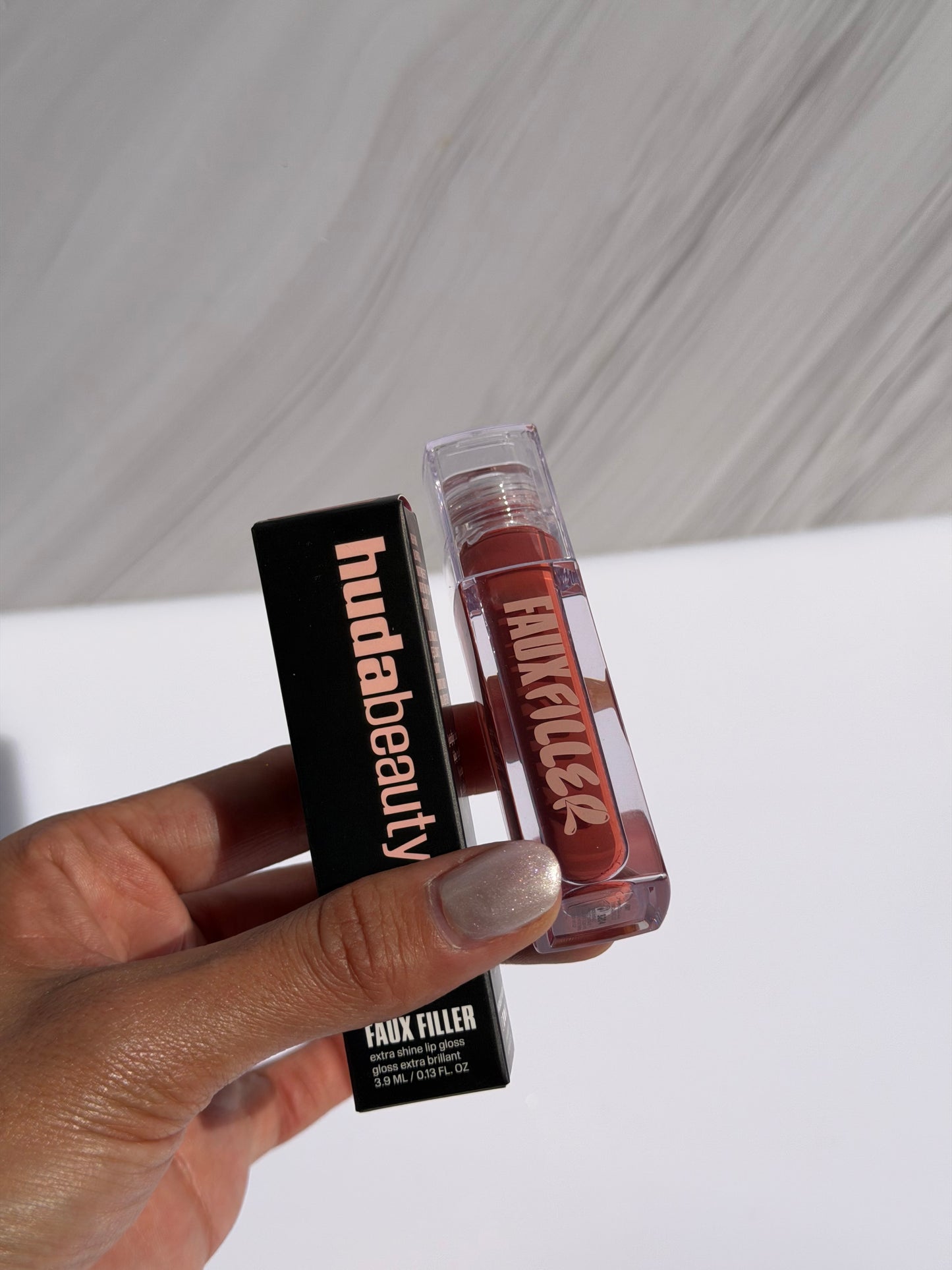 HUDA BEAUTY Faux Filler Shiny Non-Sticky Lip Gloss Tono- FOXY