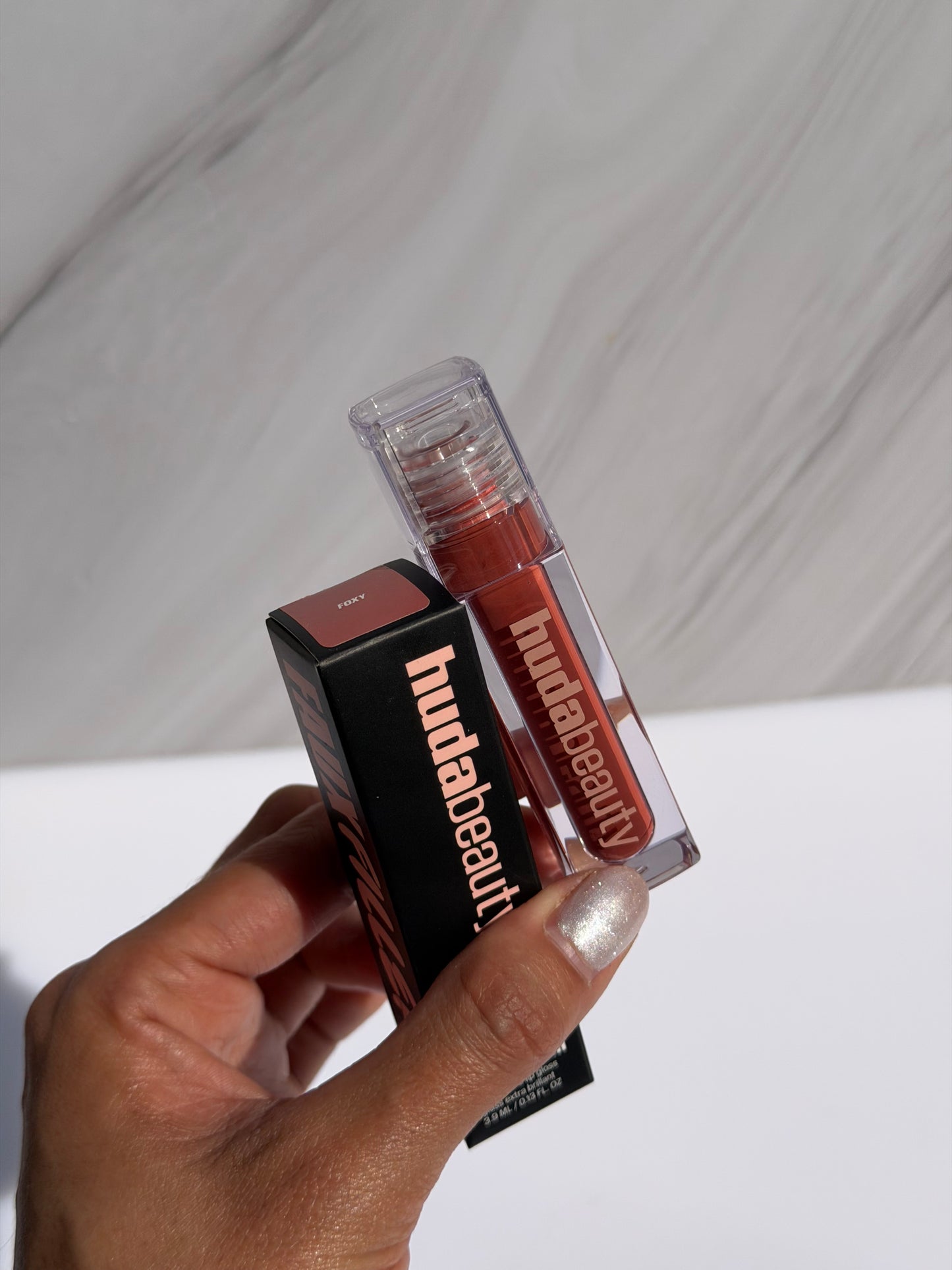 HUDA BEAUTY Faux Filler Shiny Non-Sticky Lip Gloss Tono- FOXY