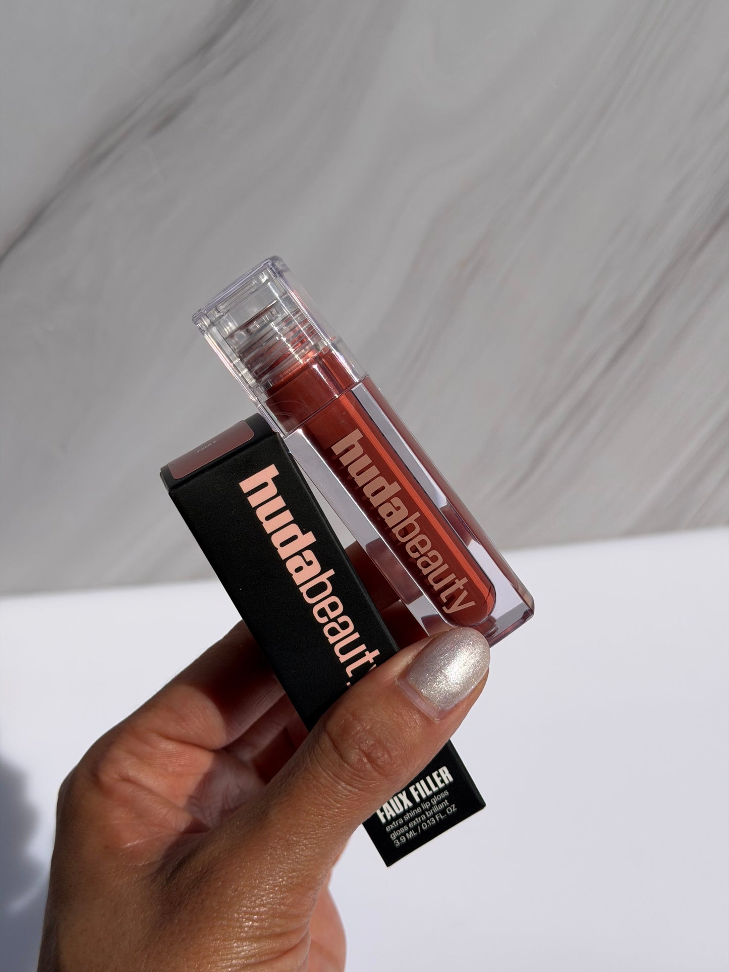 HUDA BEAUTY Faux Filler Shiny Non-Sticky Lip Gloss Tono- FOXY