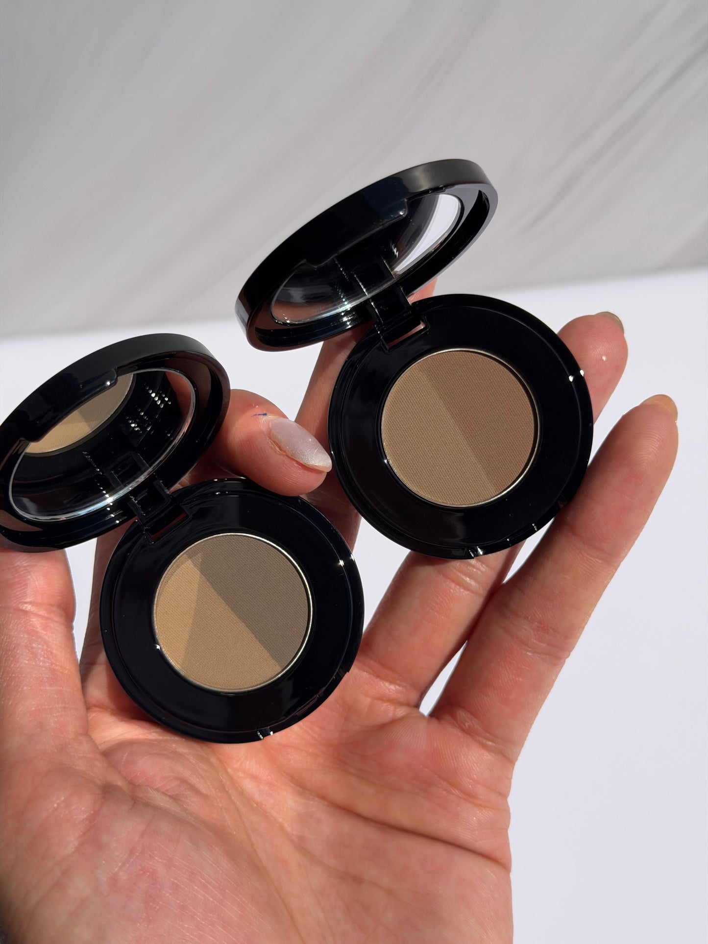 Anastasia Beverly Hills Brow Powder Duo Dual-Shade Powder Eyebrow Makeup Tono- DARK BROWN