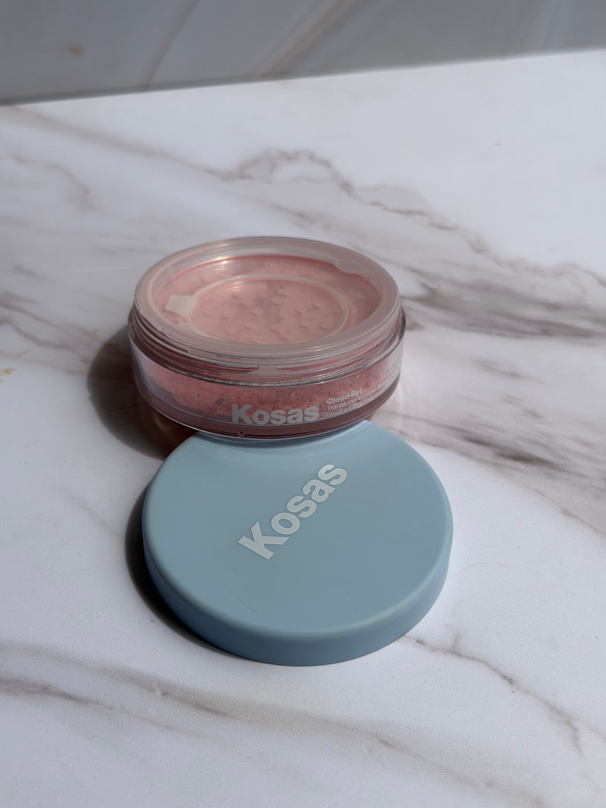 Kosas-Mini Cloud Set Loose Powder-Translucent Setting + Blurring Powder tono- candy