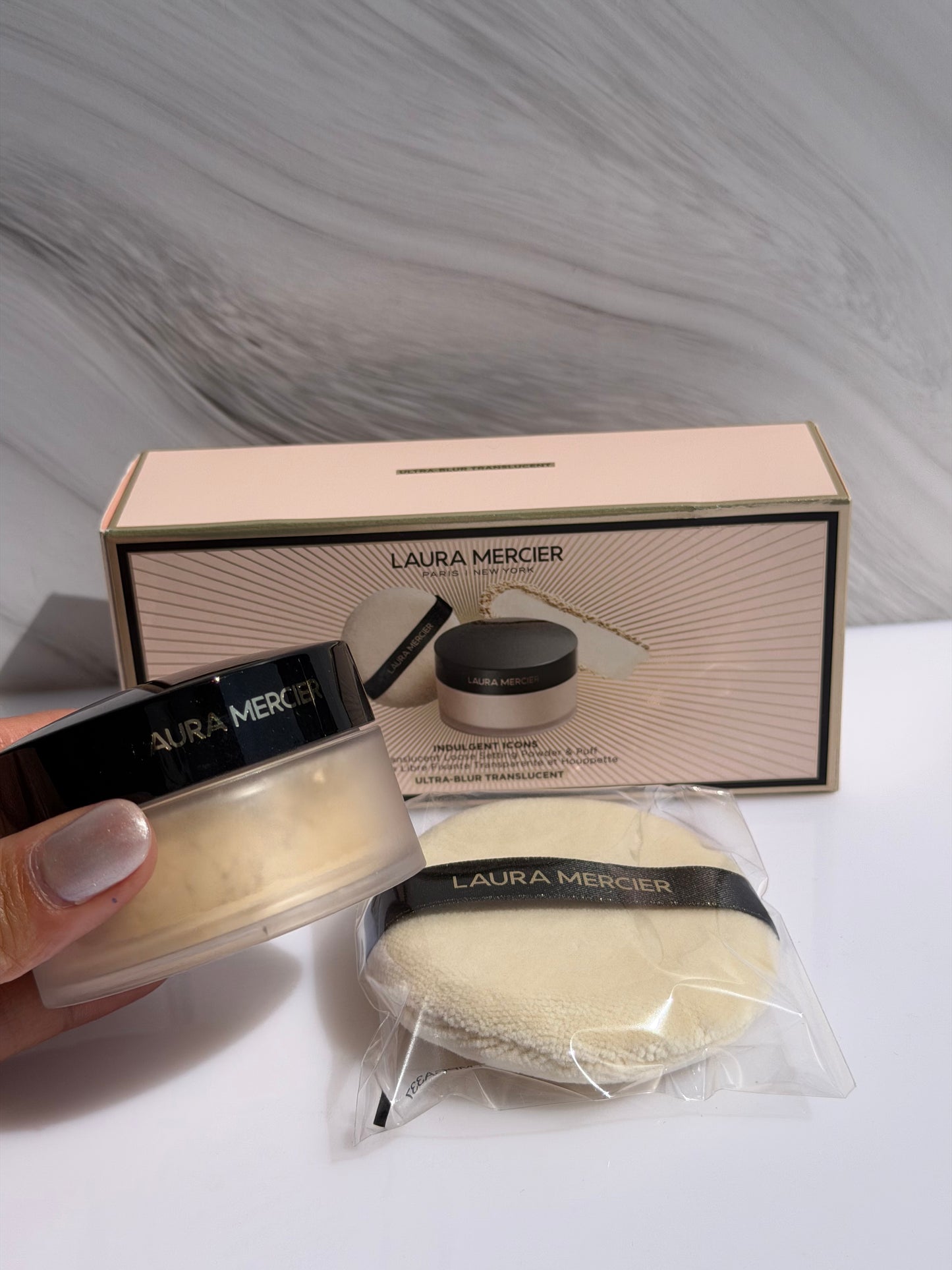 Indulgent Icons Translucent Loose Setting Powder ULTRA-BLUR & Velour Puff Set- Laura Mercier 20gr