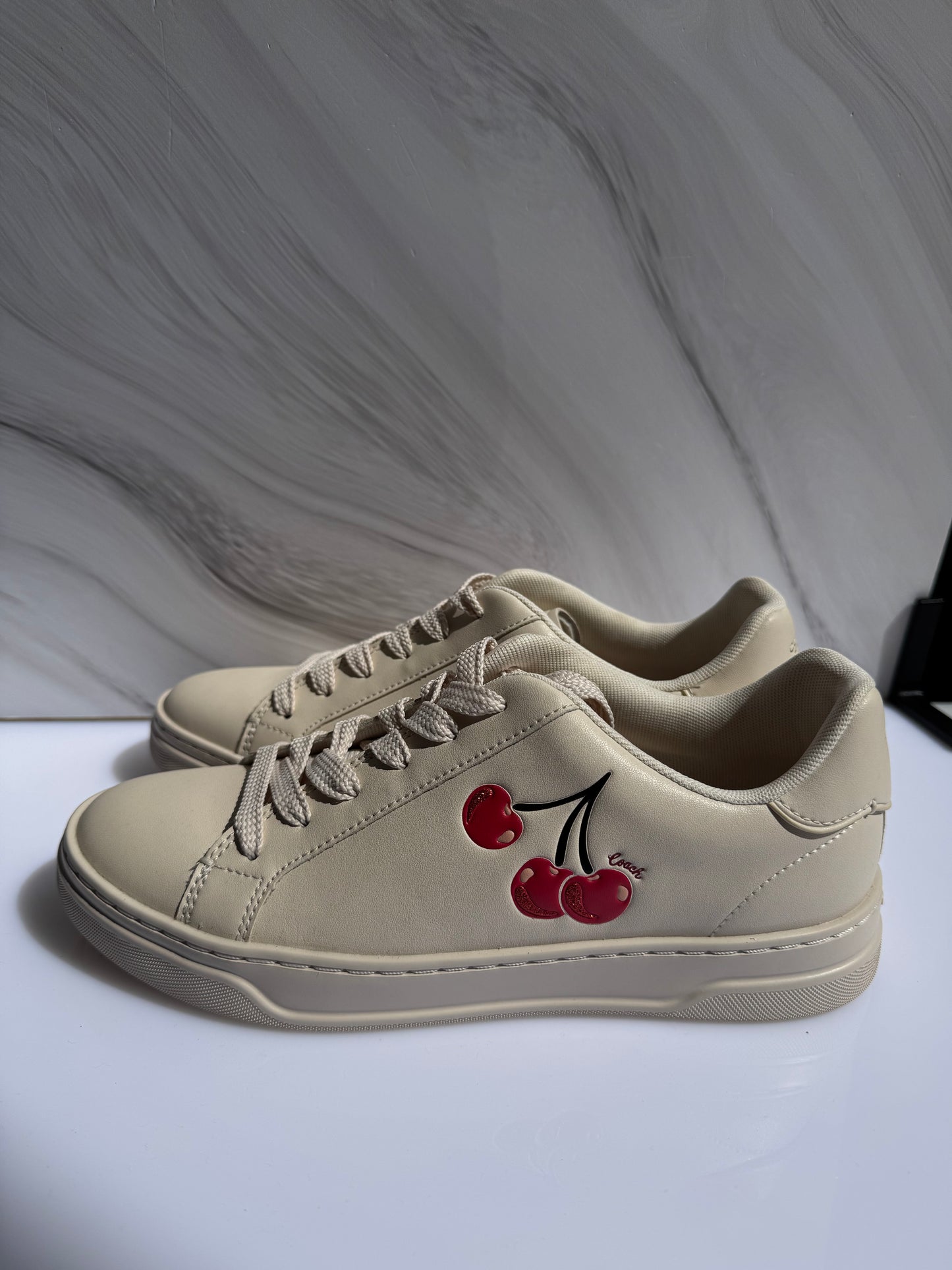 Tenis Coach CHERRY Talla 26mx (sin caja)