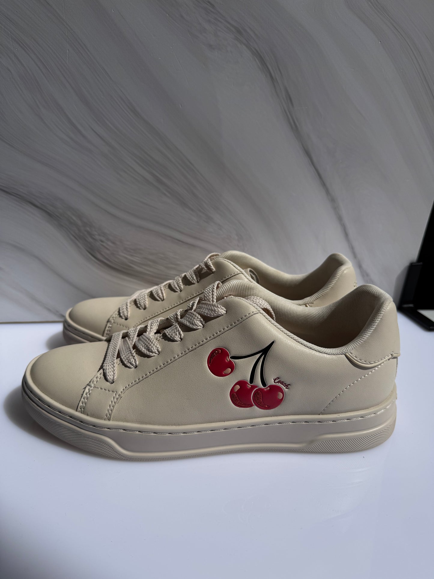 Tenis Coach CHERRY Talla 26mx (sin caja)