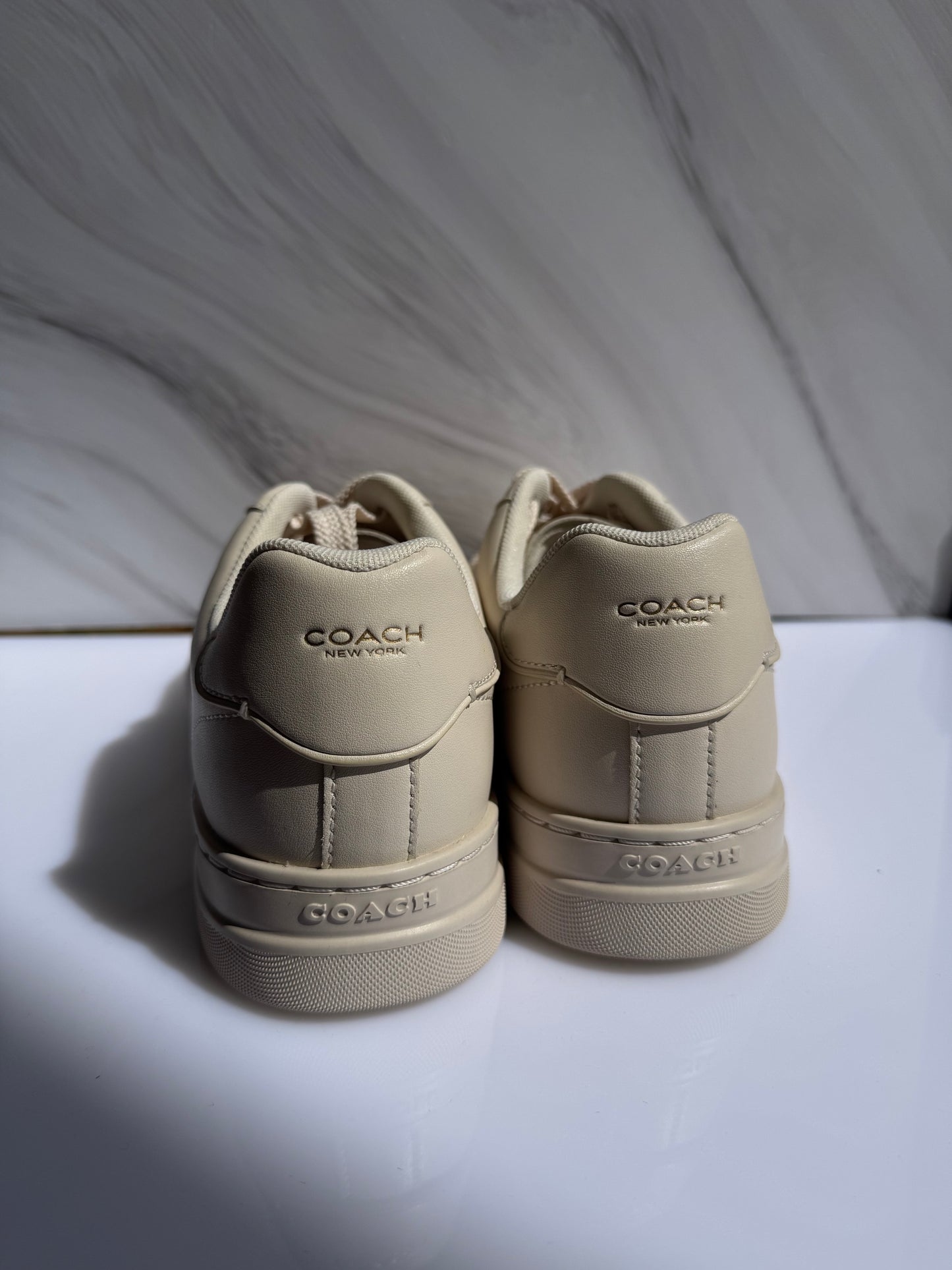 Tenis Coach CHERRY Talla 26mx (sin caja)