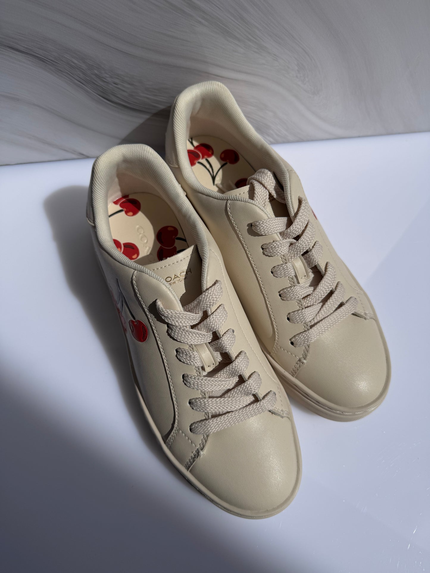 Tenis Coach CHERRY Talla 26mx (sin caja)