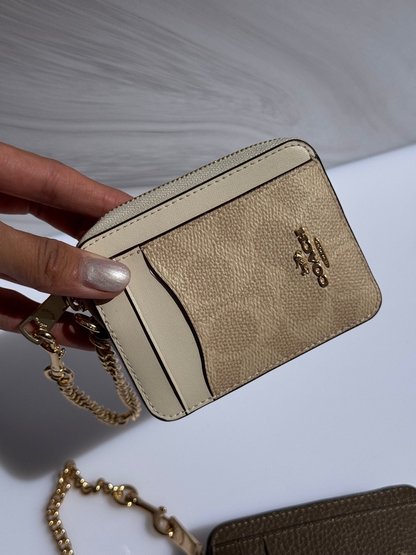 Zip Card Case Coach In Signature Canvas Beige con Blanco