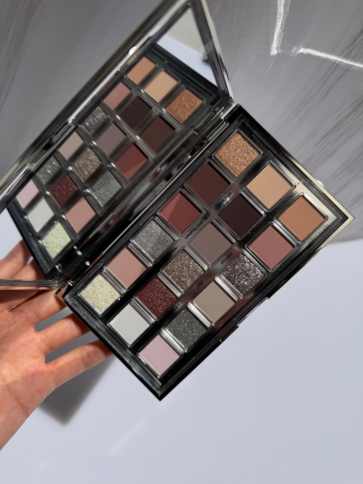 Icy Nude palette Huda Beauty