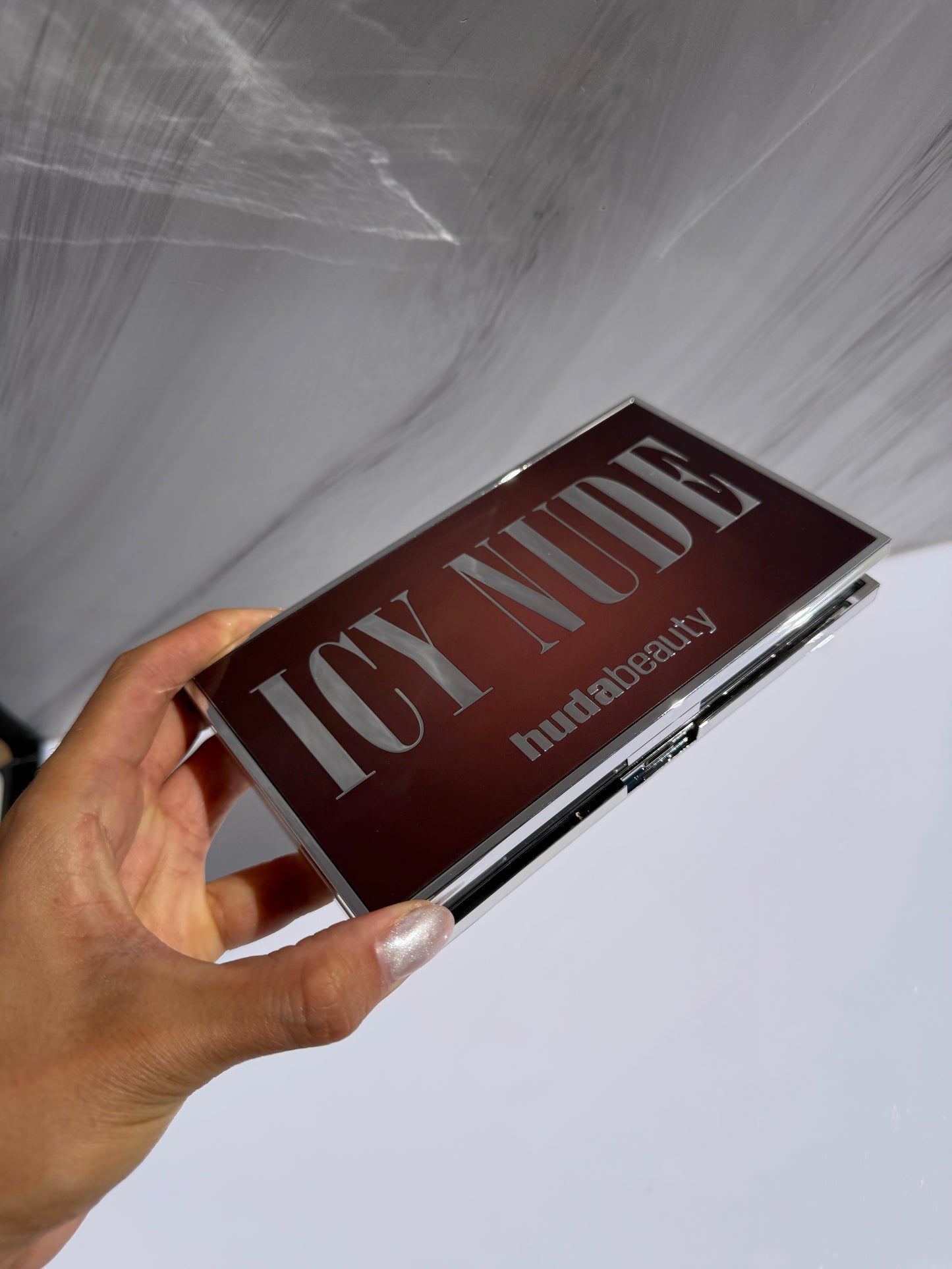 Icy Nude palette Huda Beauty