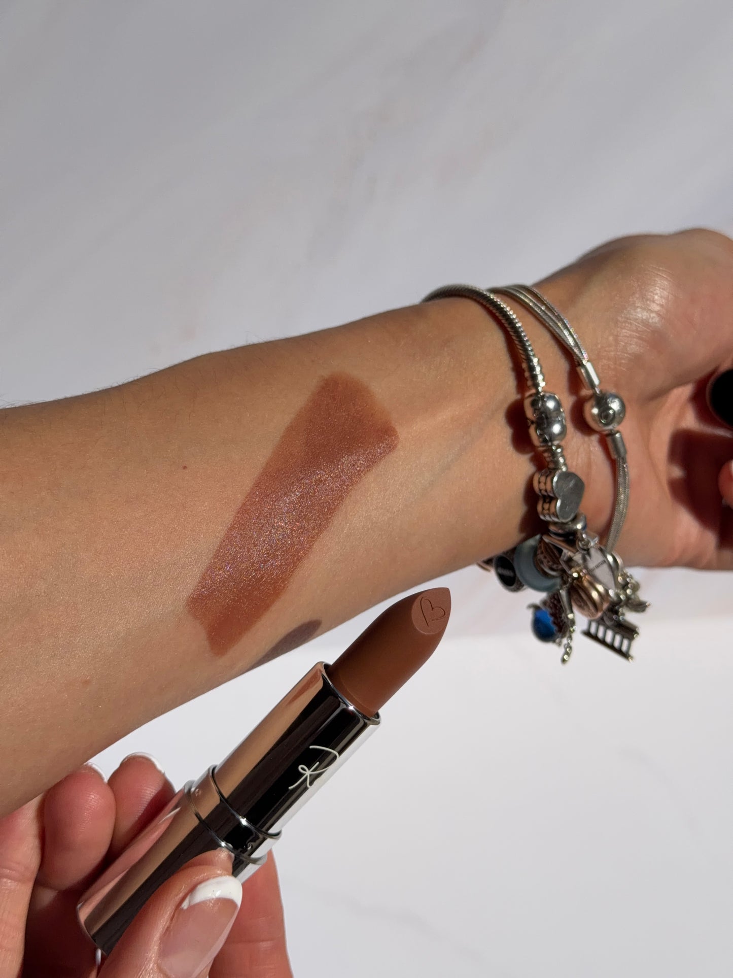 Labial en barra-Rosy McMichael
