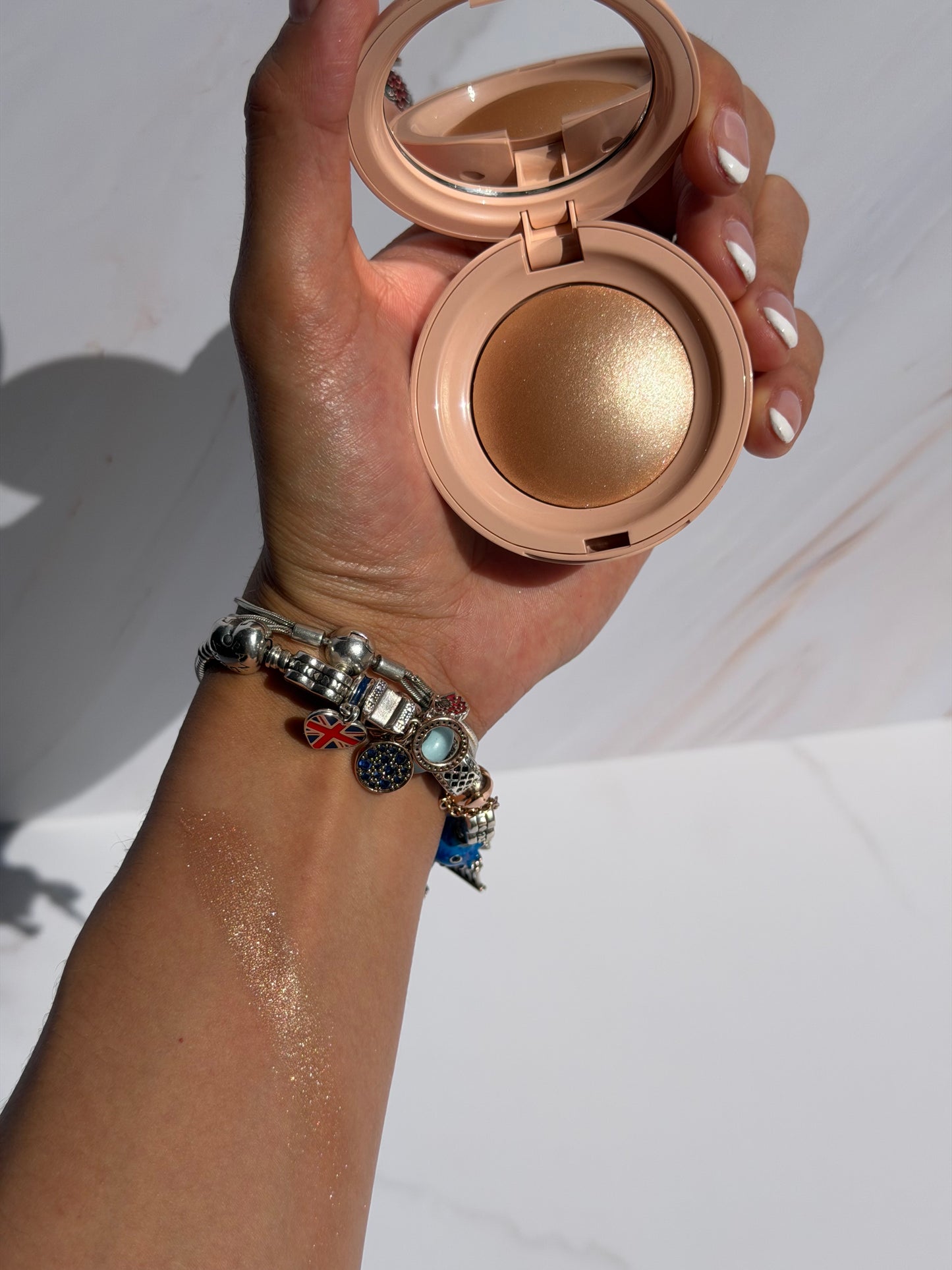 Positive Light Silky Touch Highlighter Rare Beauty tono EXHILARATE