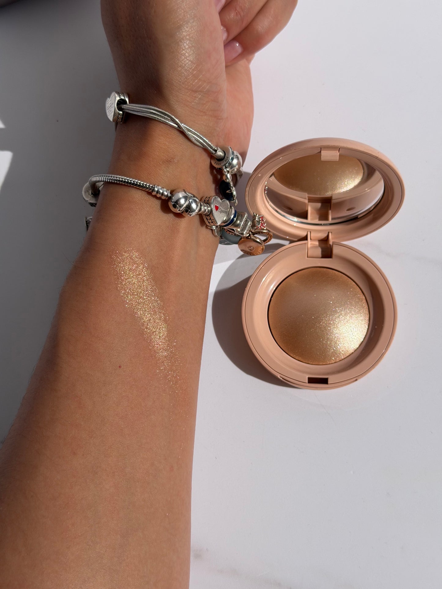 Positive Light Silky Touch Highlighter Rare Beauty tono EXHILARATE