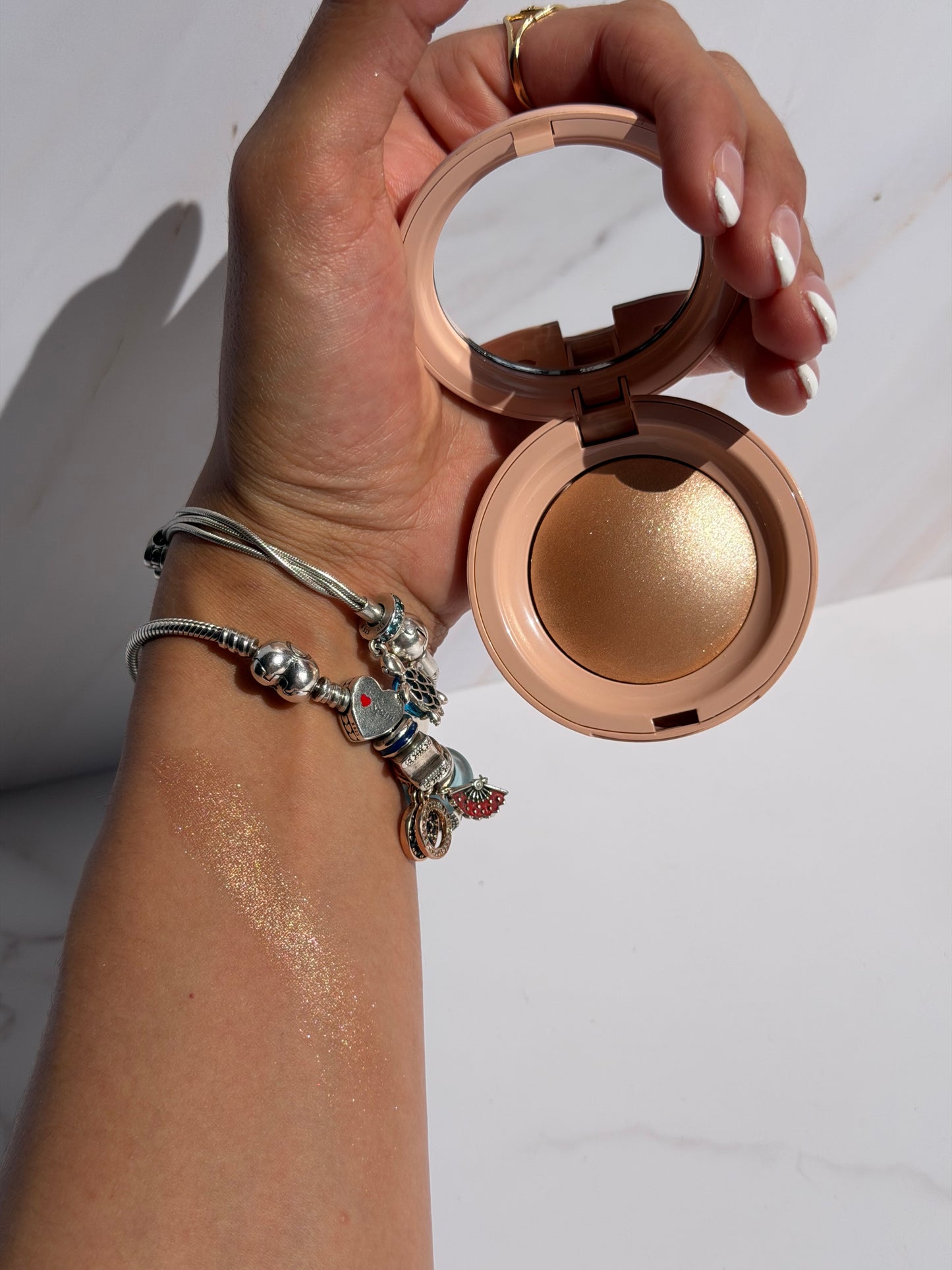 Positive Light Silky Touch Highlighter Rare Beauty tono EXHILARATE