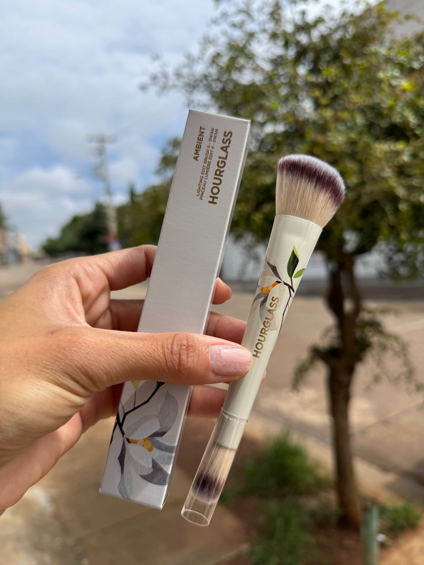 Hourglass AMBIENT LIGHTING EDIT BRUSH II SWAN