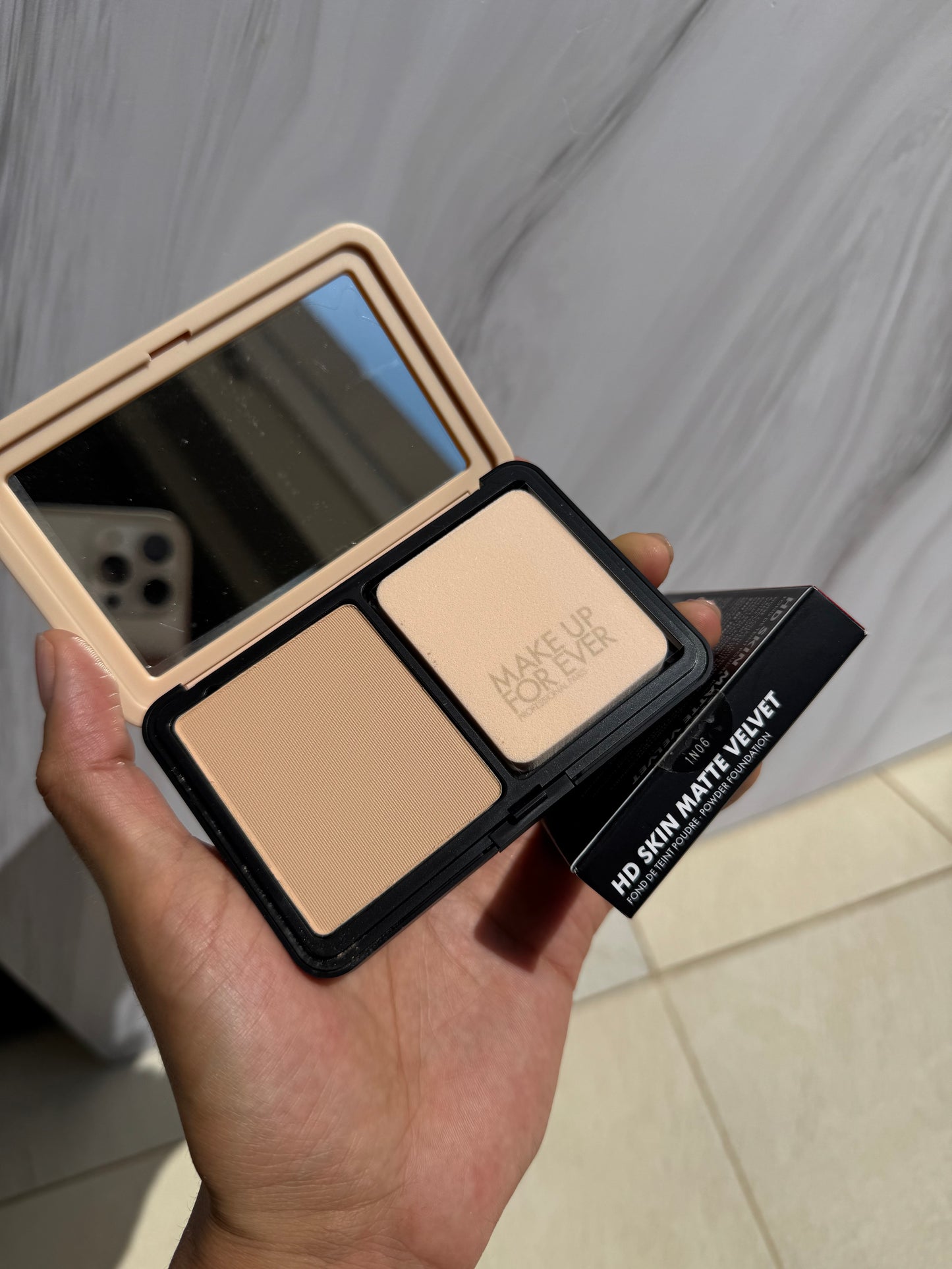 MAKE UP FOR EVER HD Skin Matte Velvet Blurring Powder Foundation