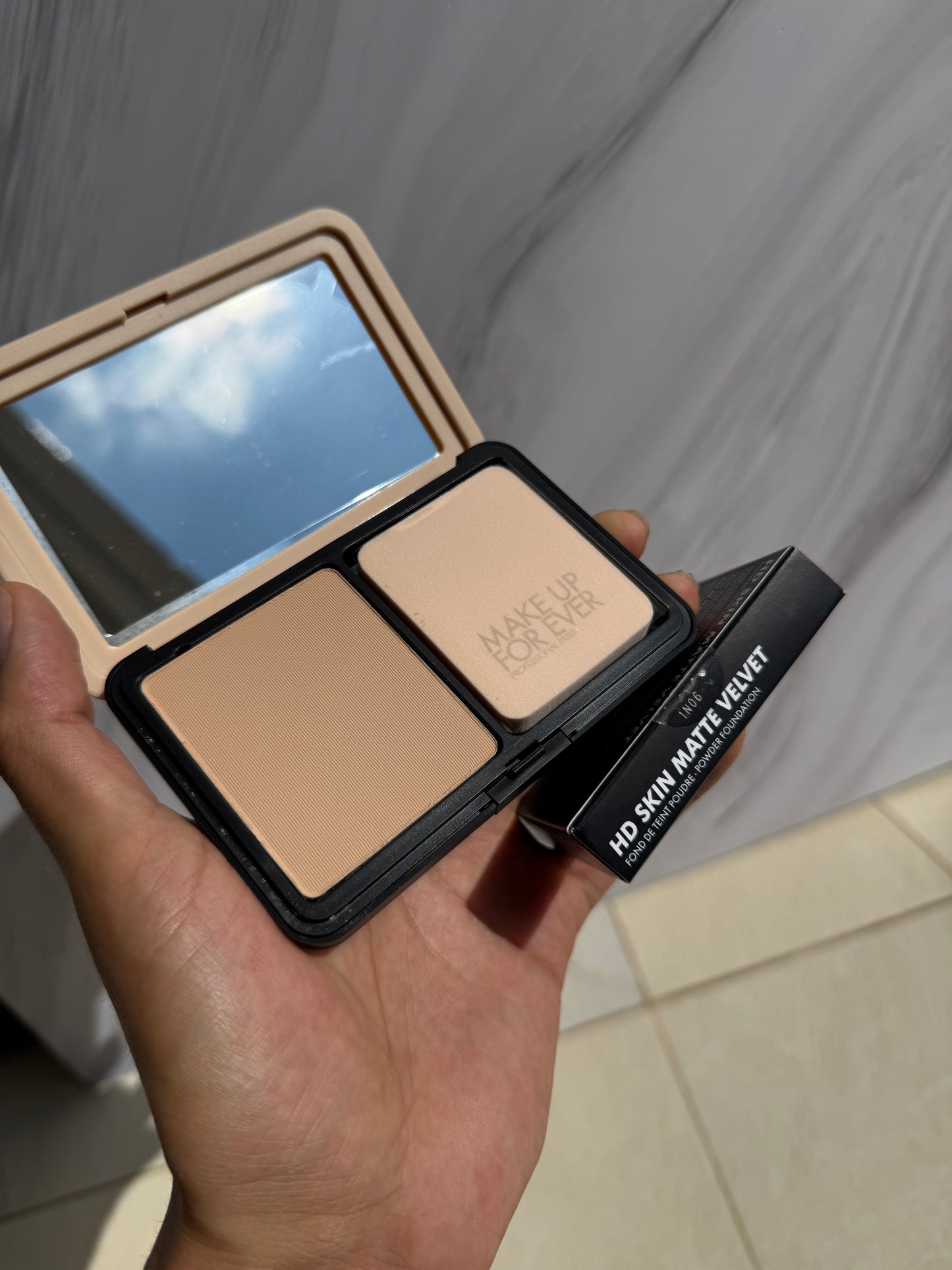 MAKE UP FOR EVER HD Skin Matte Velvet Blurring Powder Foundation