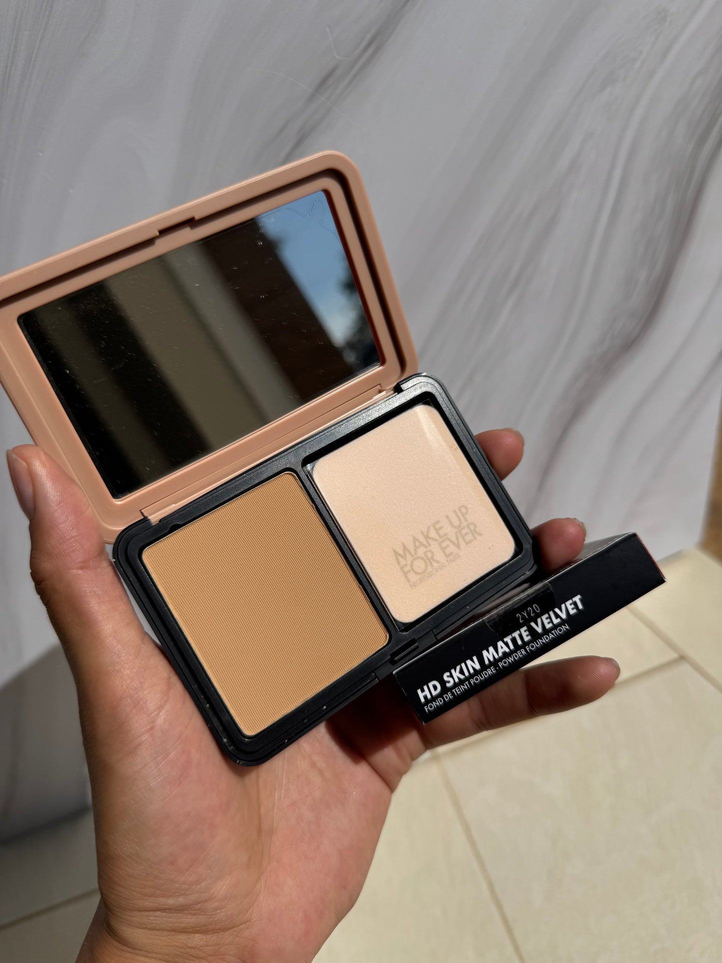 MAKE UP FOR EVER HD Skin Matte Velvet Blurring Powder Foundation