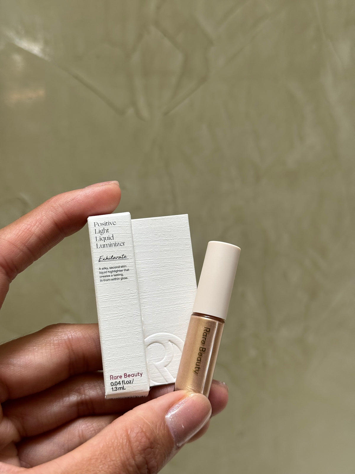 Mini Positive Light Liquid Luminizer Rare Beauty Tono- Exhilarate 1.3ml