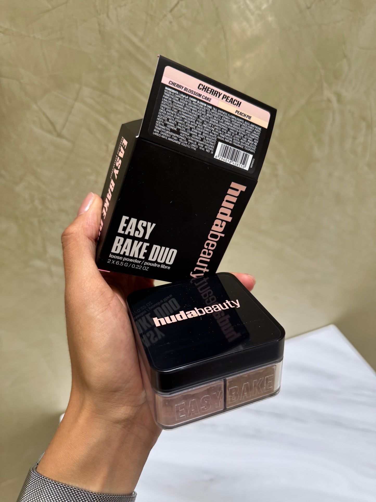 HUDA BEAUTY Easy Bake Loose Powder Brightening + Correcting Duo Tonos- Cherry Blossom Cake- Peach Pie