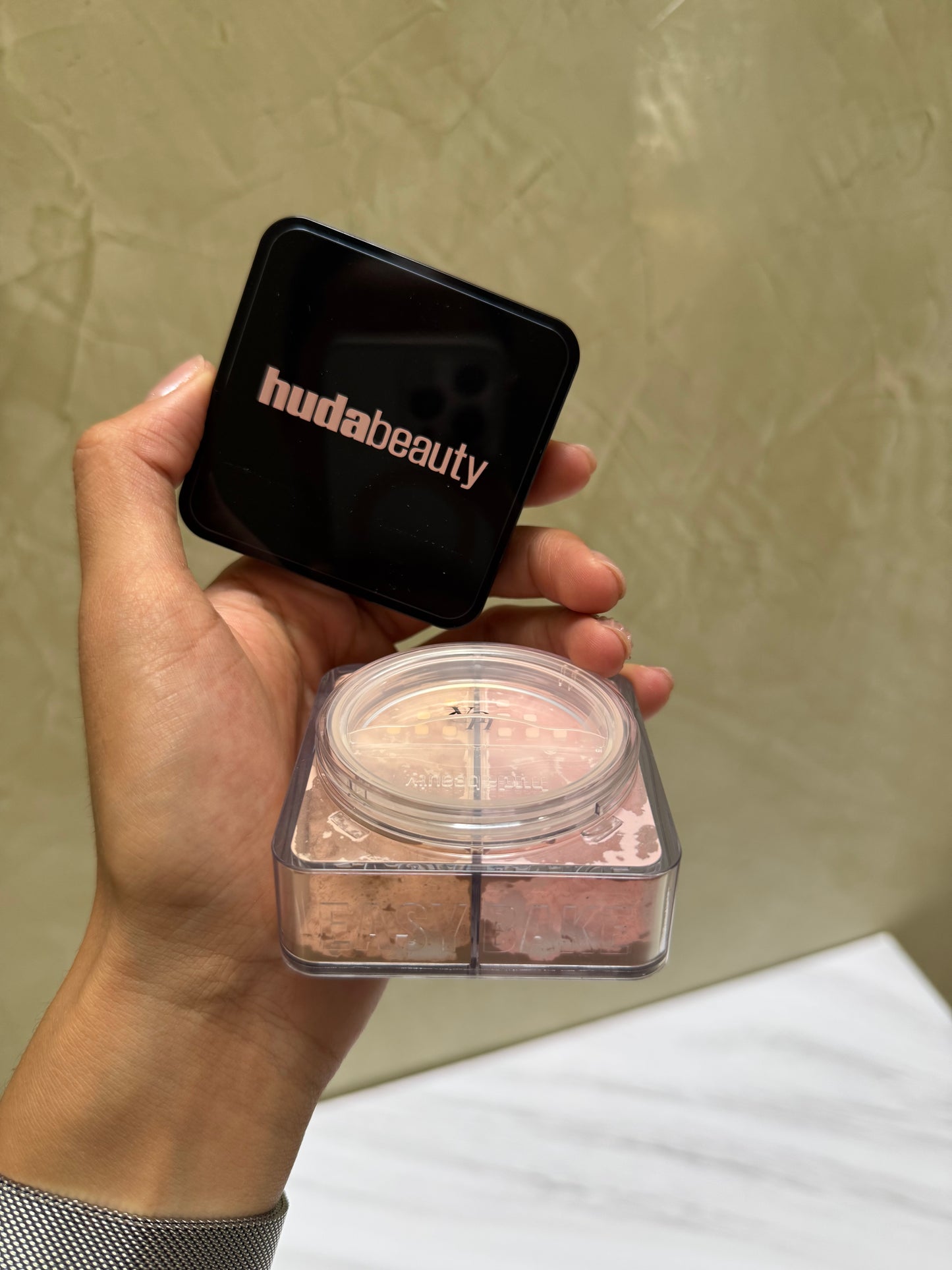 HUDA BEAUTY Easy Bake Loose Powder Brightening + Correcting Duo Tonos- Cherry Blossom Cake- Peach Pie